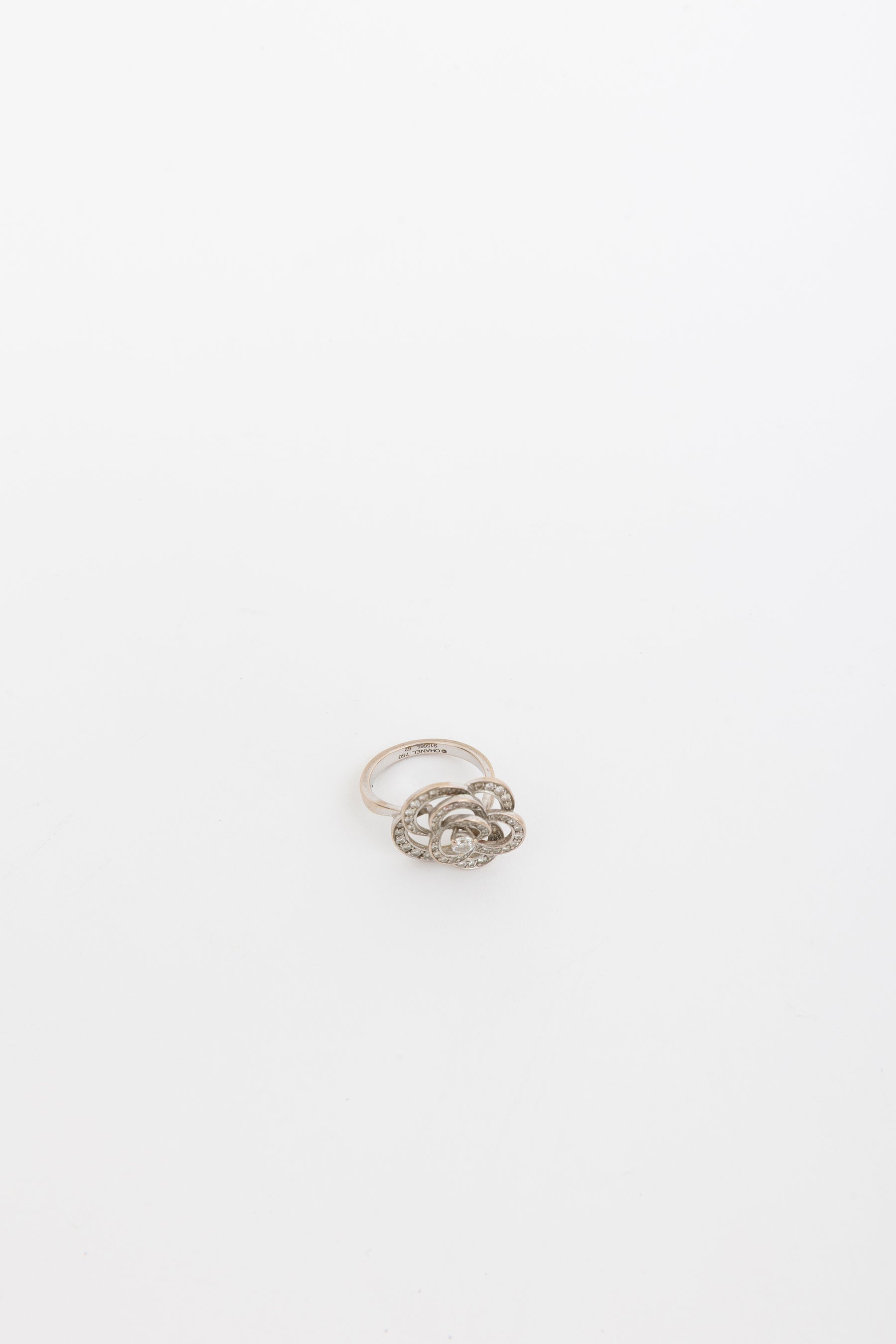 Diamond Fil De Camelia Ring