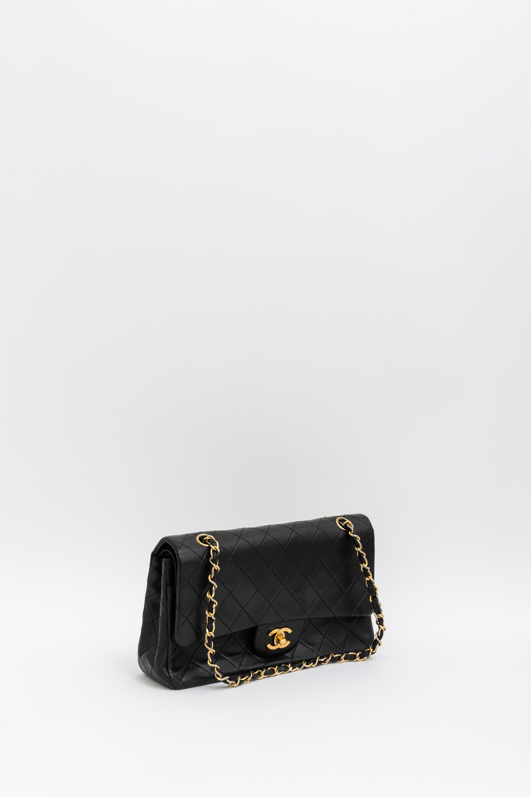 Medium Classic Flap