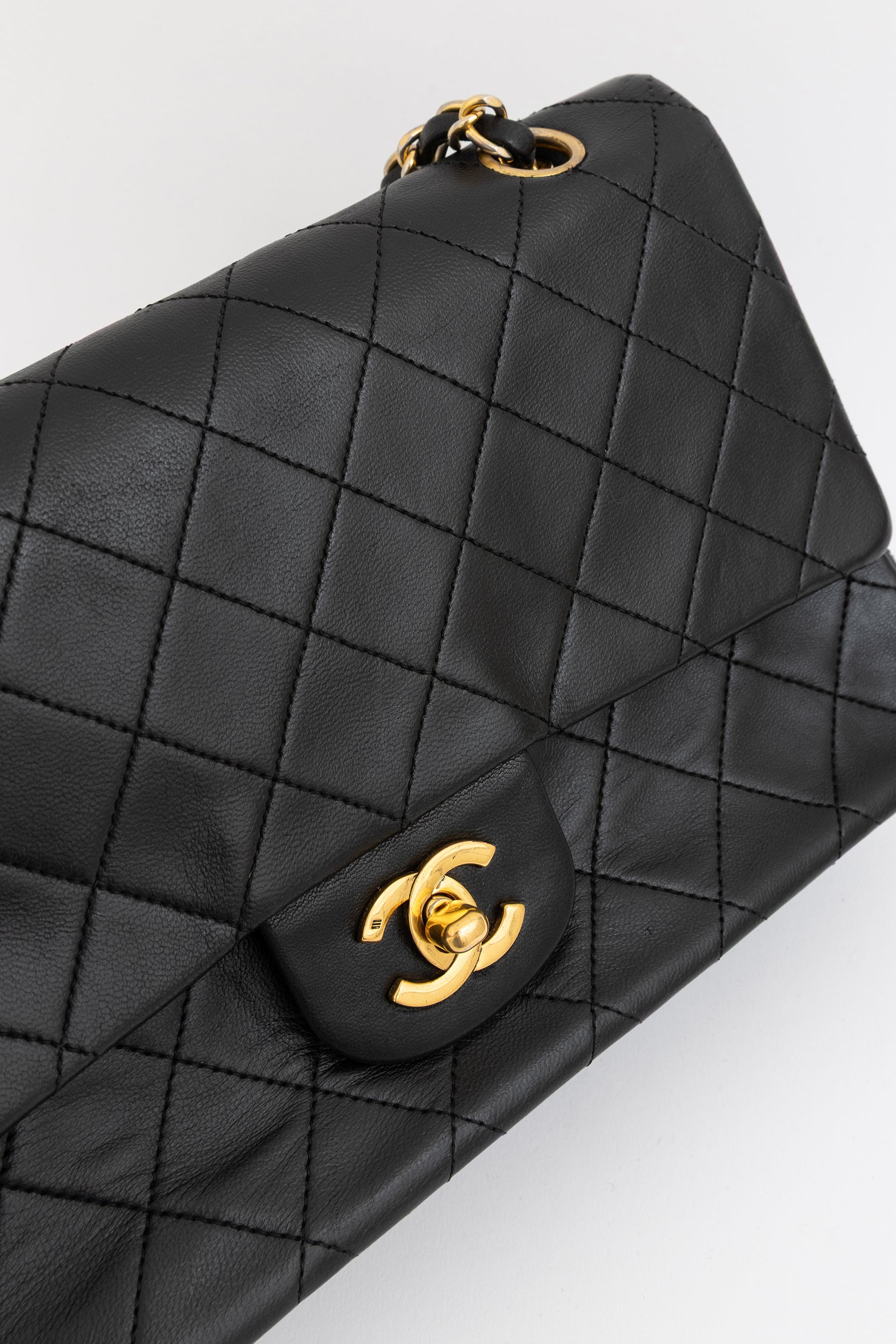 Medium Classic Flap