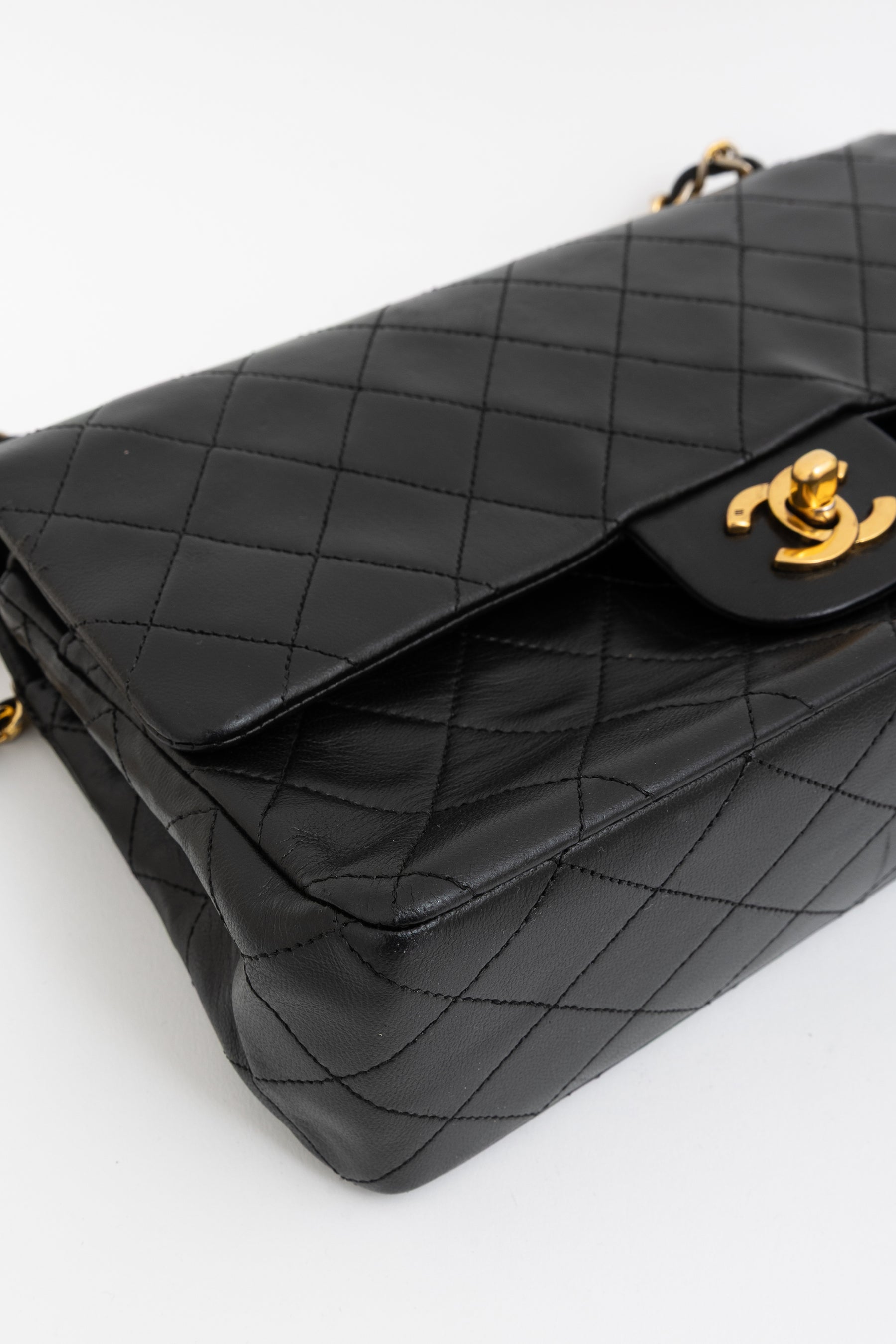 Medium Classic Flap