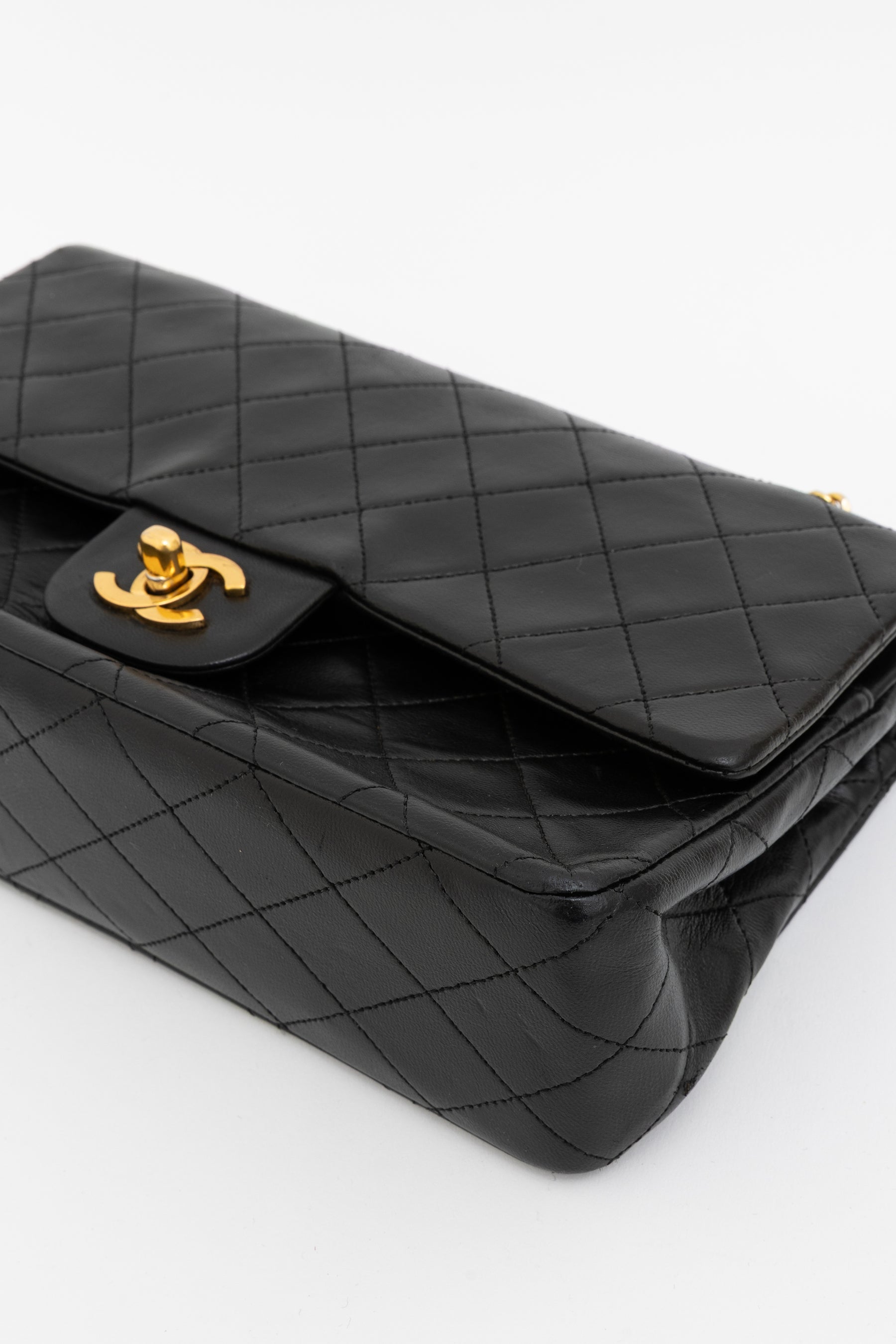 Medium Classic Flap