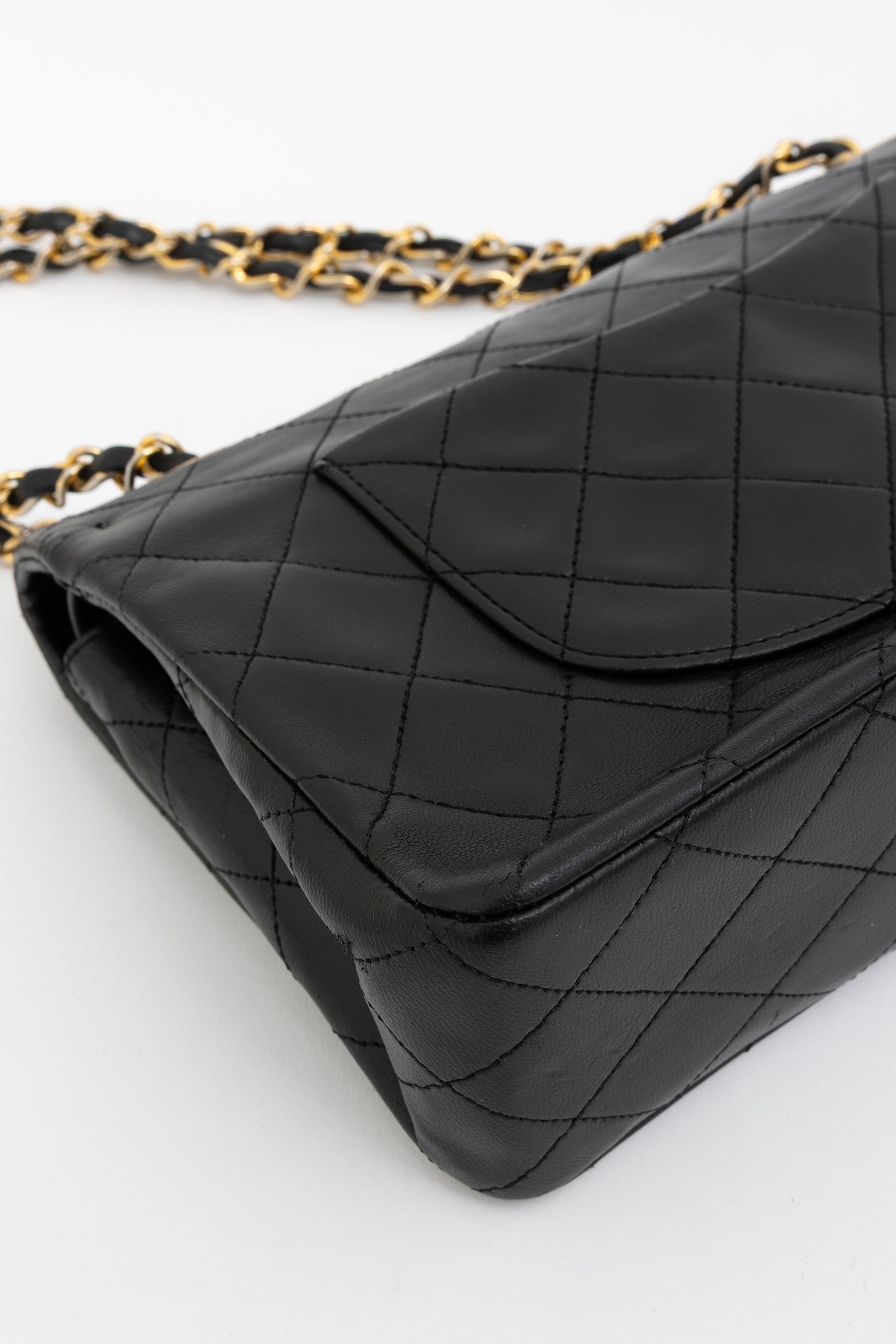 Medium Classic Flap