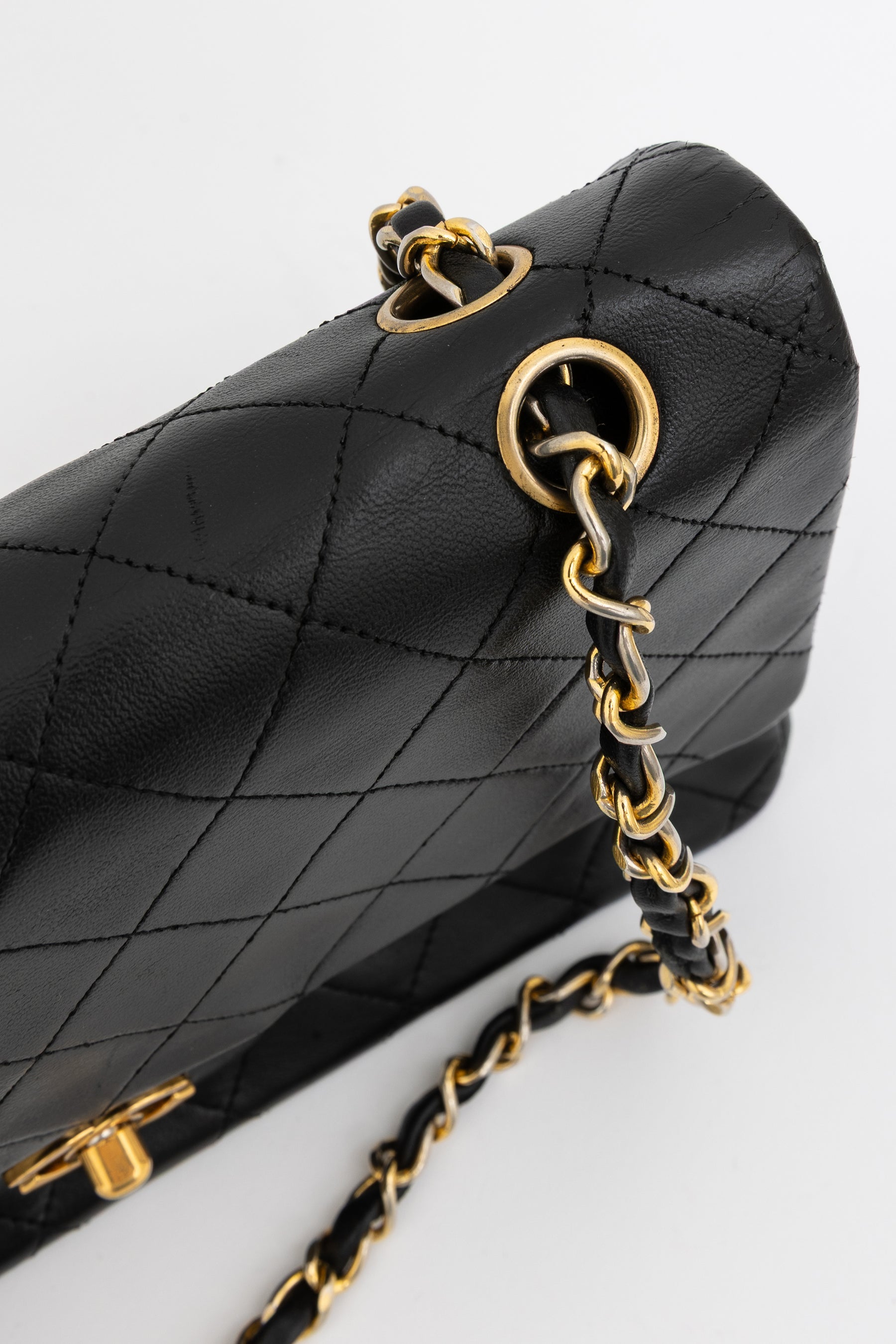 Medium Classic Flap