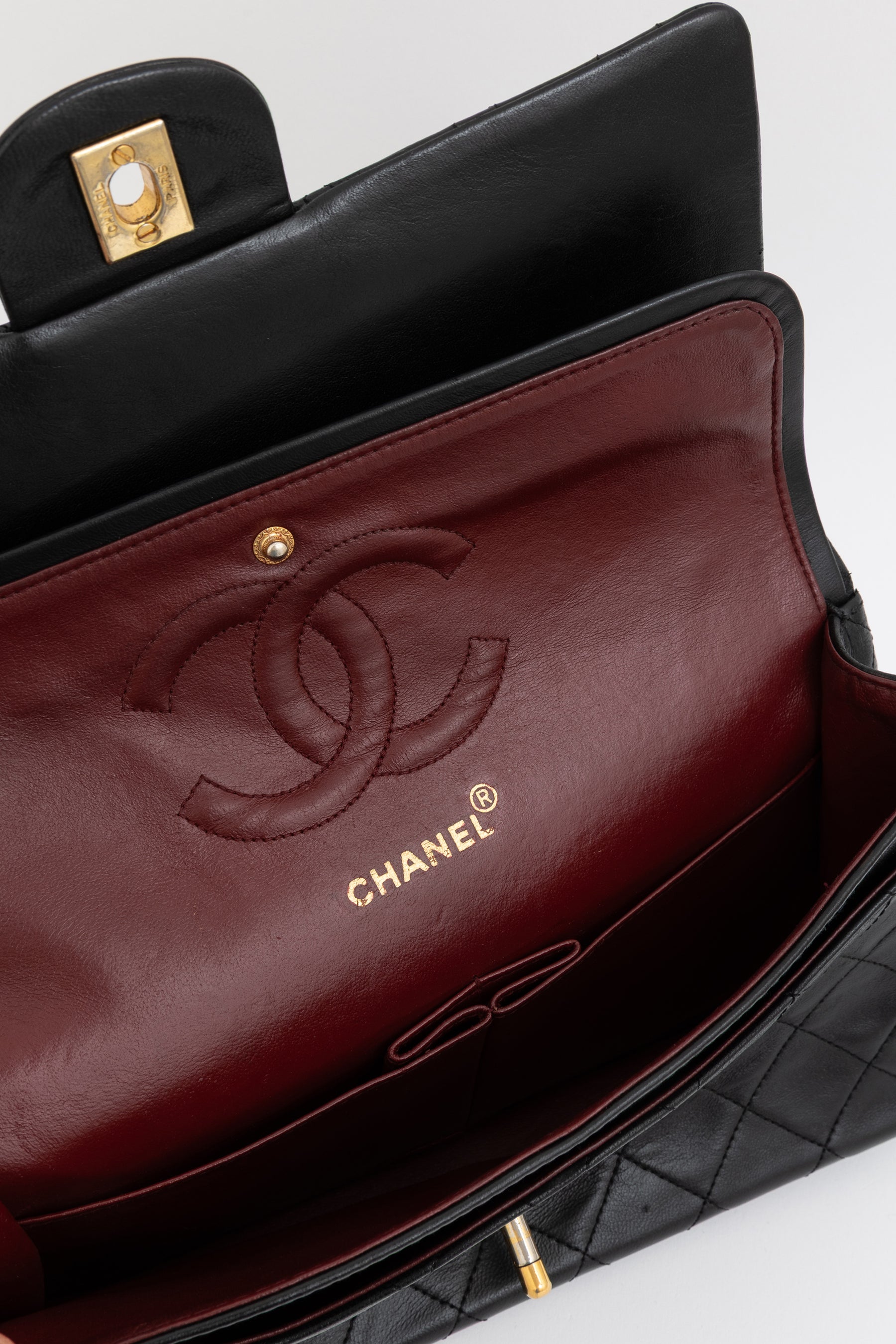 Medium Classic Flap