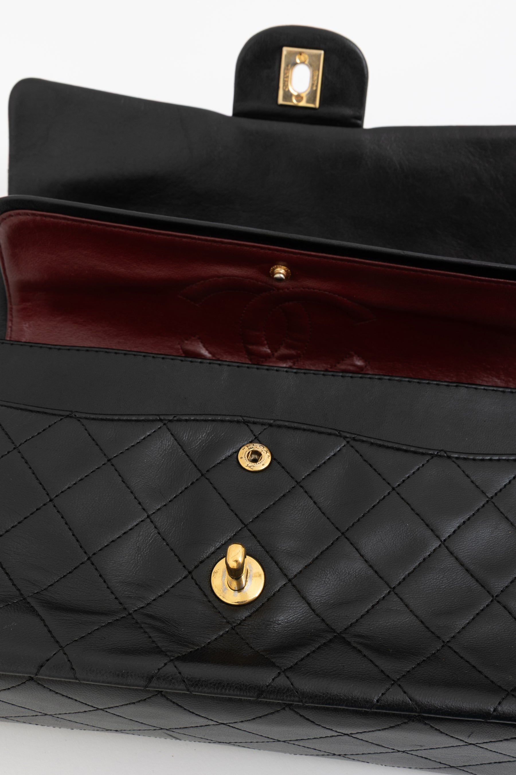 Medium Classic Flap