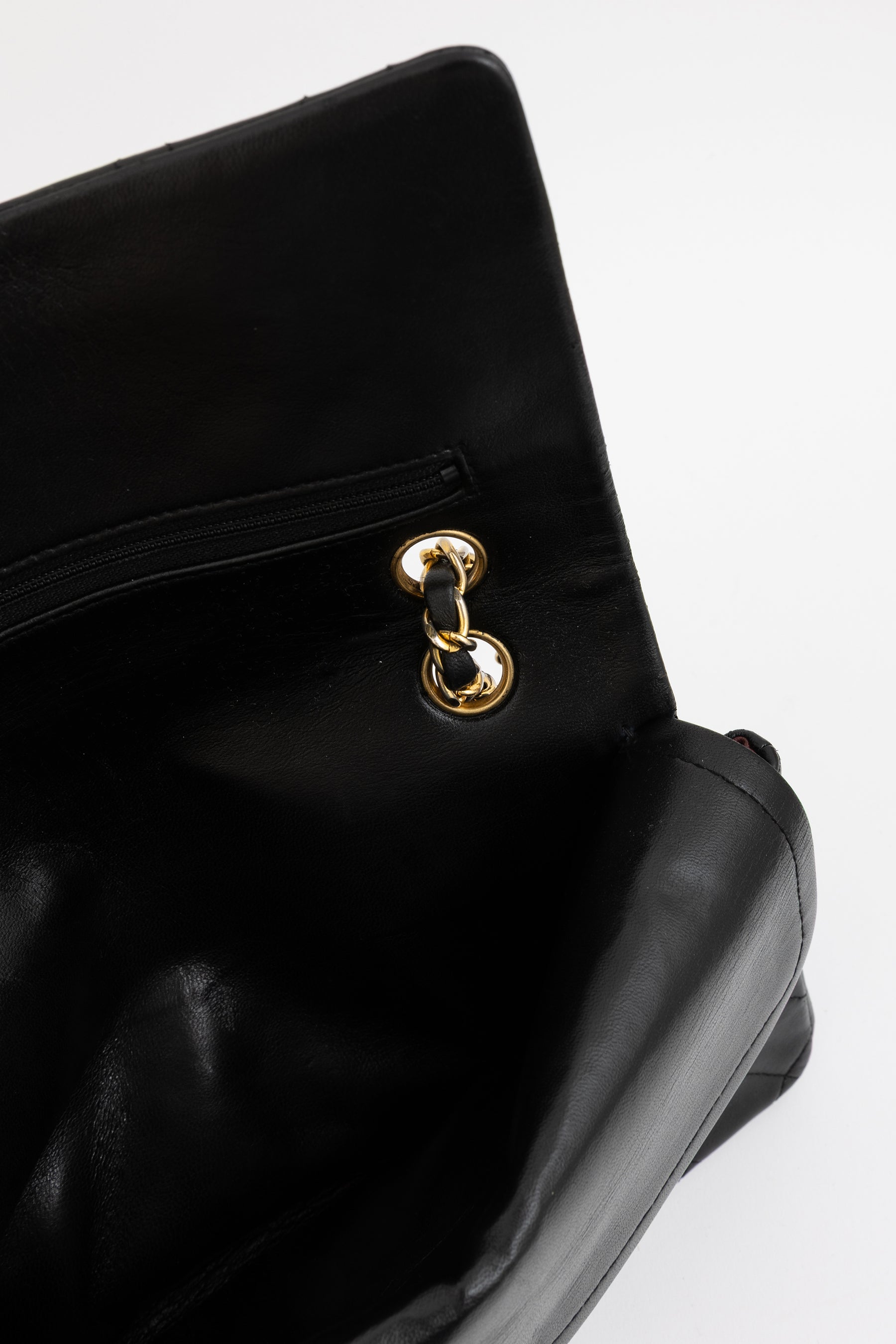 Medium Classic Flap