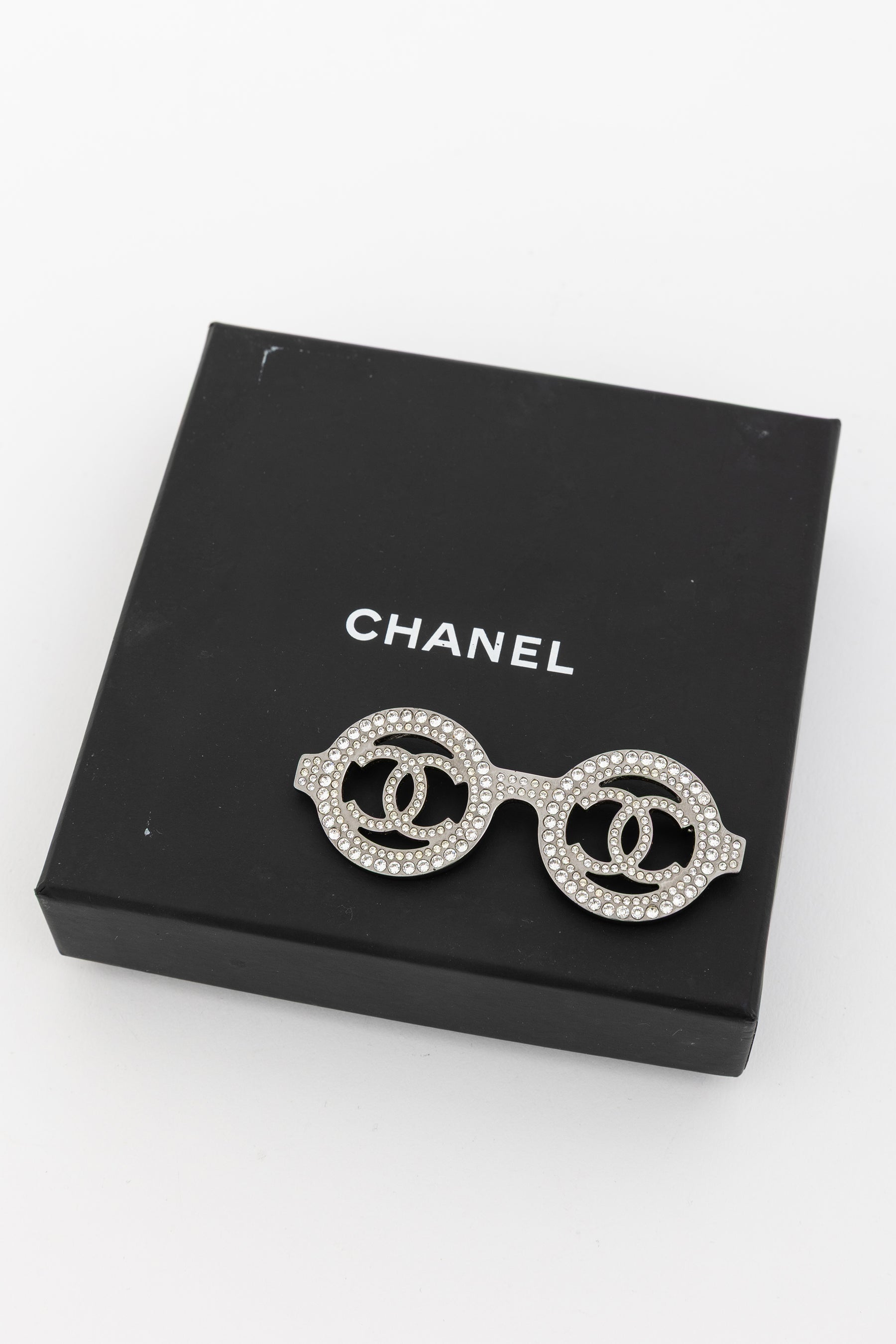 Crystal Embellished Glasses Brooch