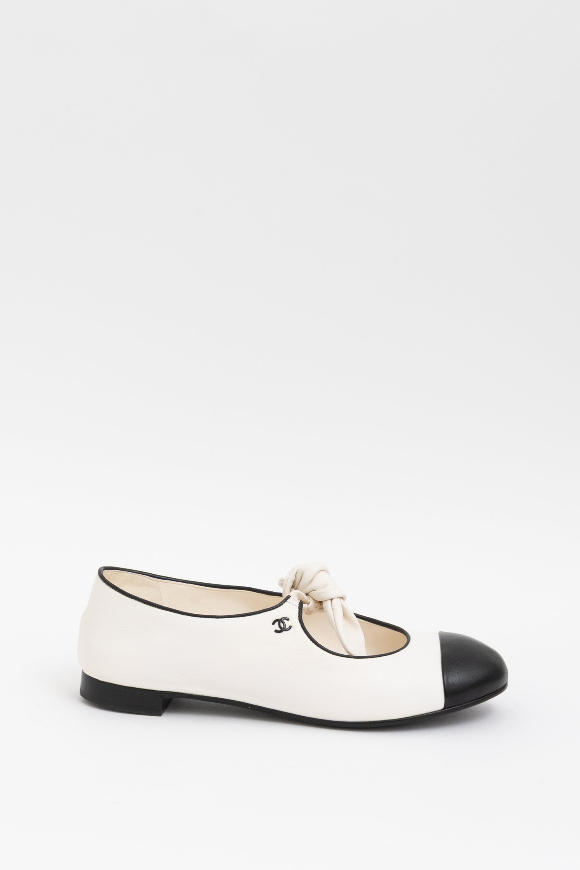 靴 CHANEL mary jane flat shoes black white Tie Top Mary Jane Ballet Flats