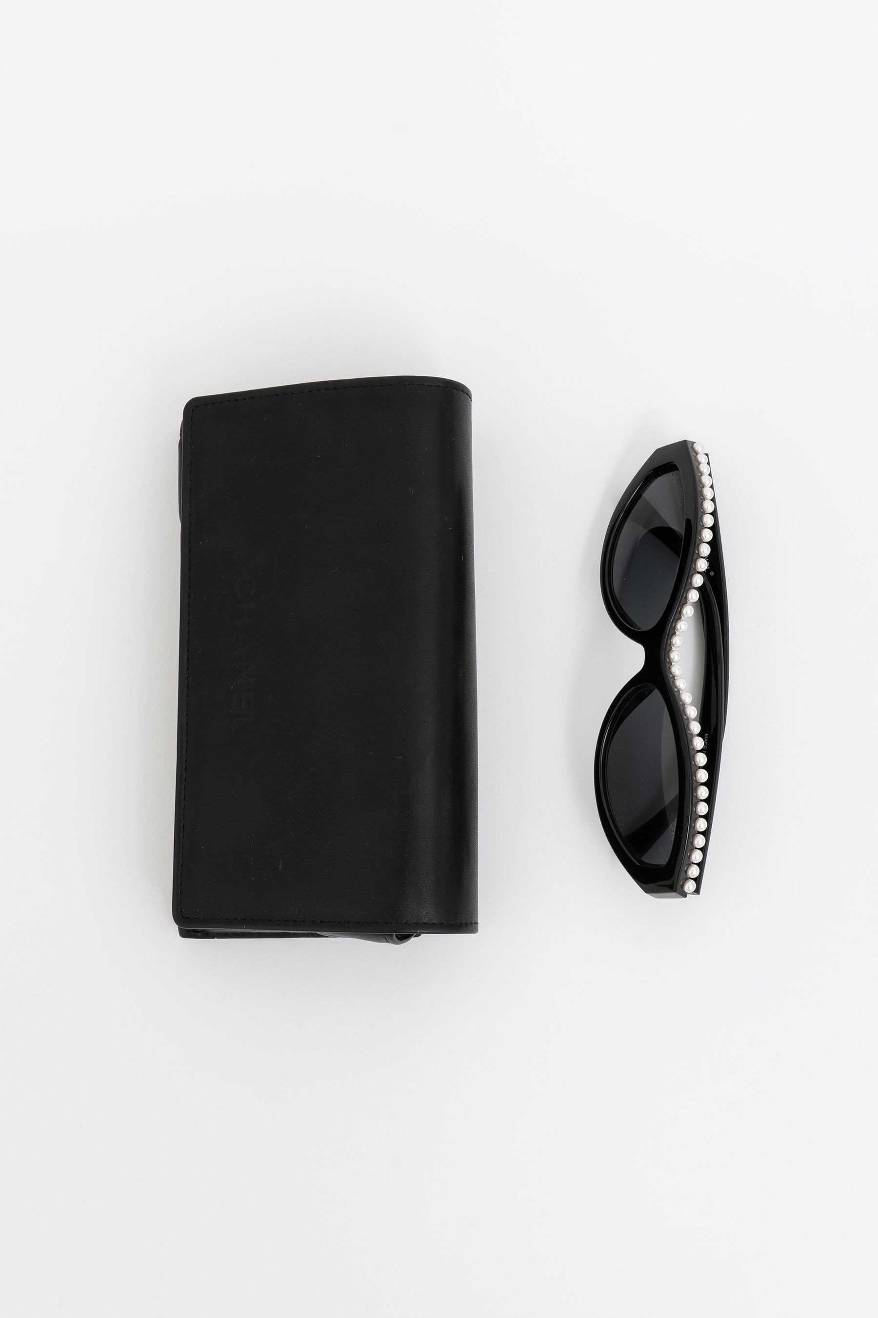 Pearl Oval Sunglasses