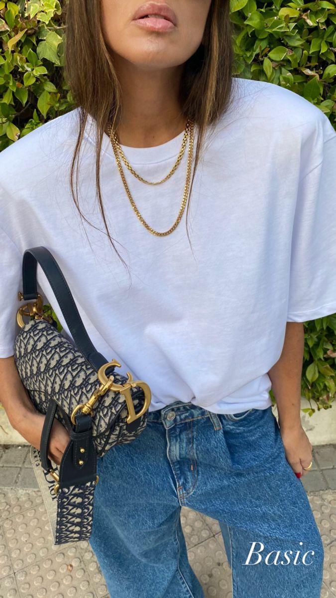How To: Build A Capsule Wardrobe