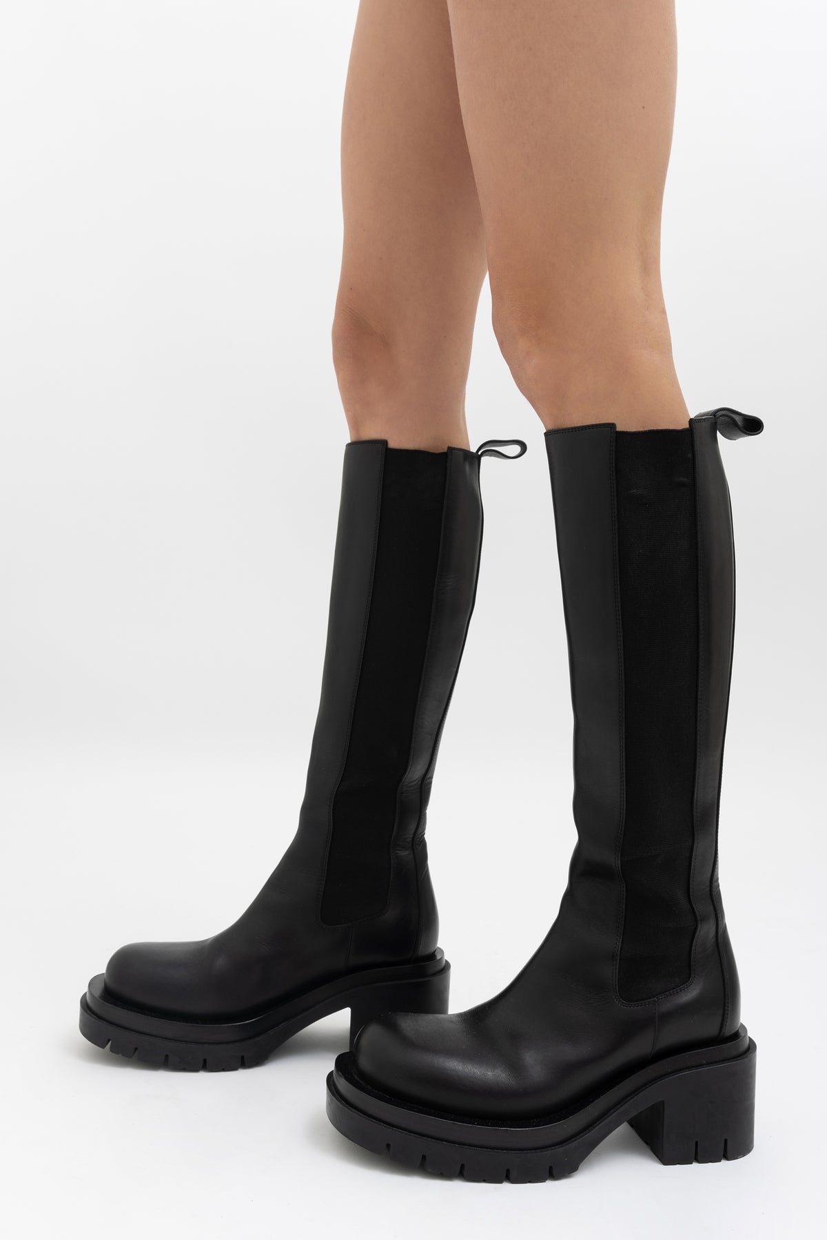 bottega-veneta-black-leather-lug-chelsea-boots-385-da34