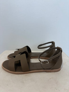 Hermès Etoupe Epsom Leather Santorini Sandals, 39