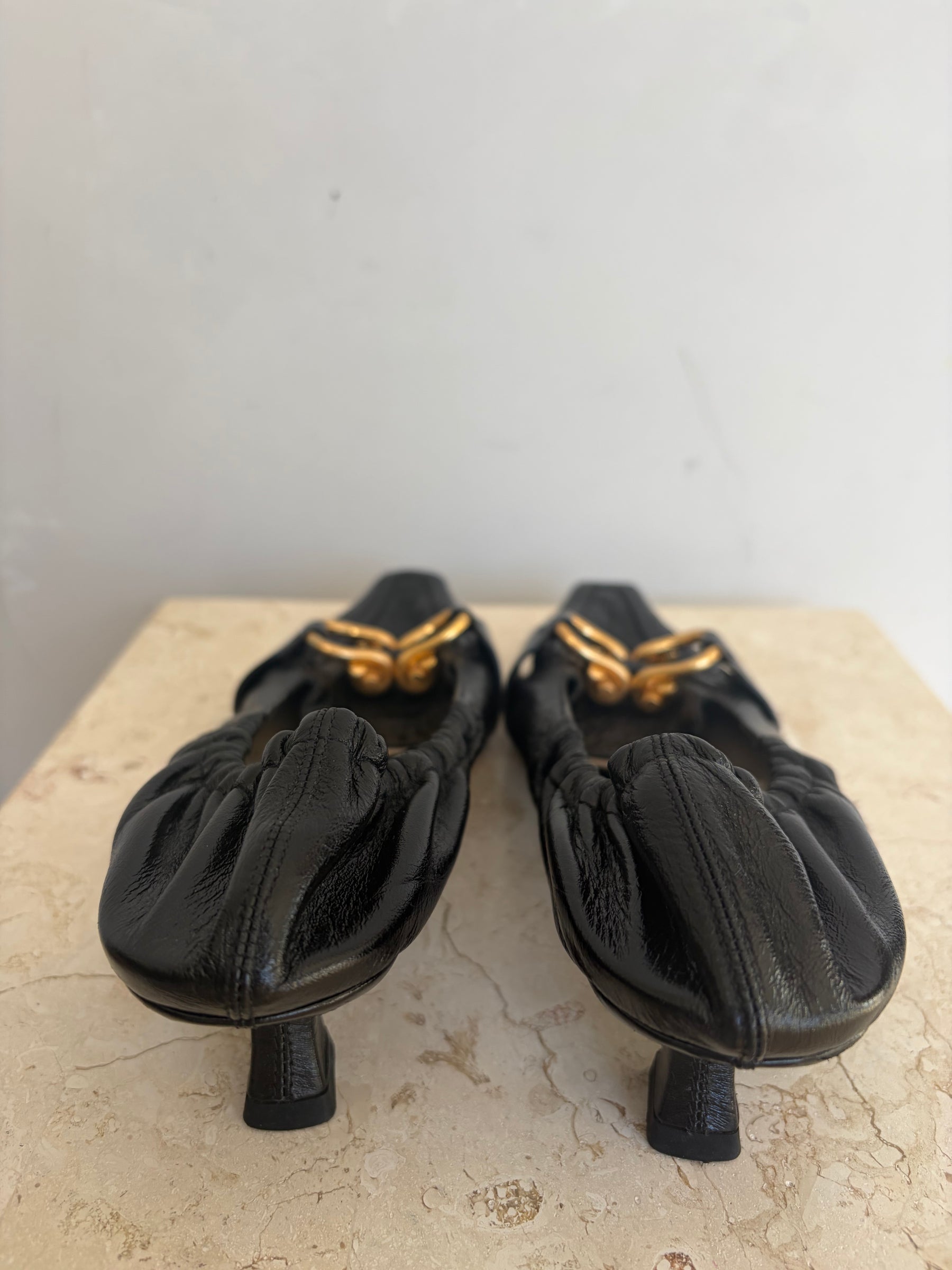 Bottega Veneta Madame Leather Pumps Black, 38