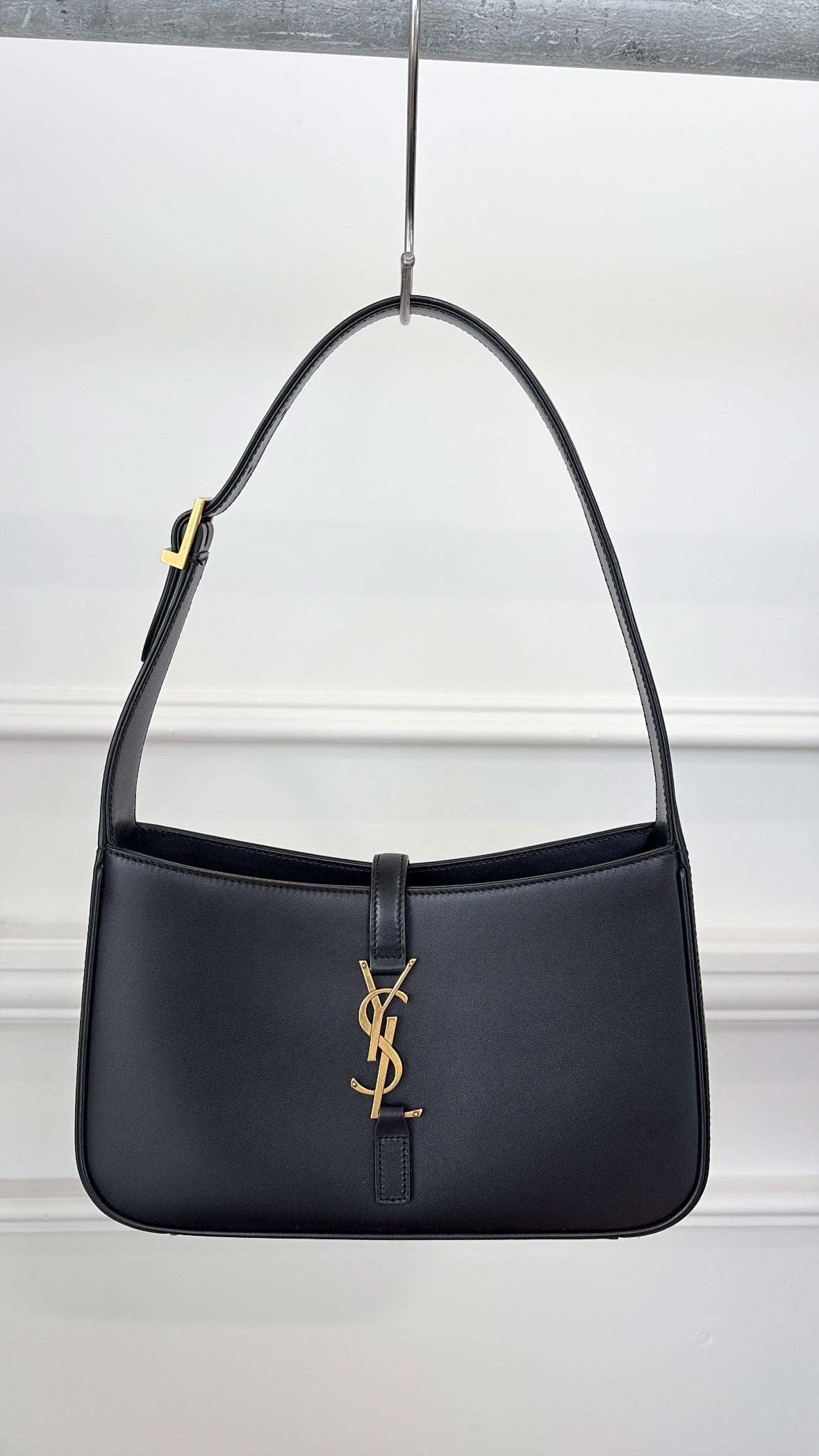 Saint Laurent Black Leather Lé 5 á 7 Shoulder Bag