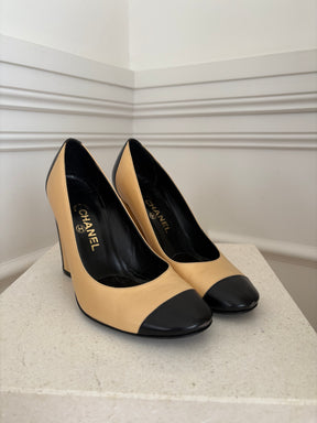 Chanel Black and Beige Contrast Pumps, 38.5