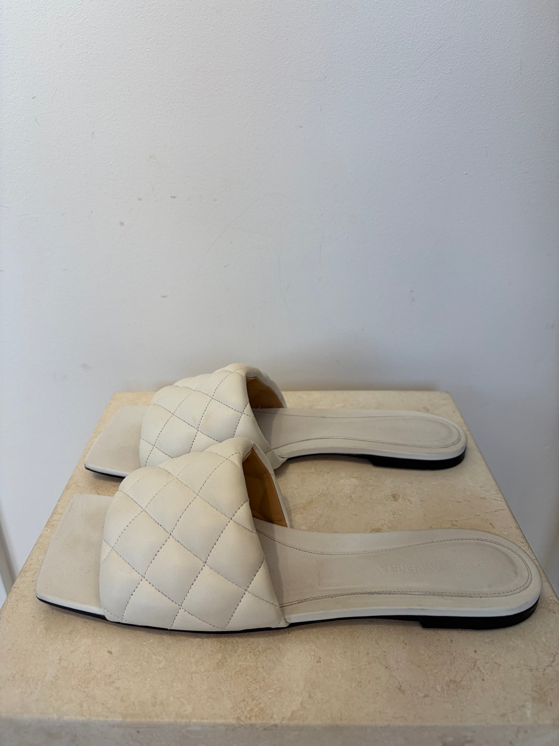 Bottega Veneta White Padded Leather Quilted Lido Slides, 41