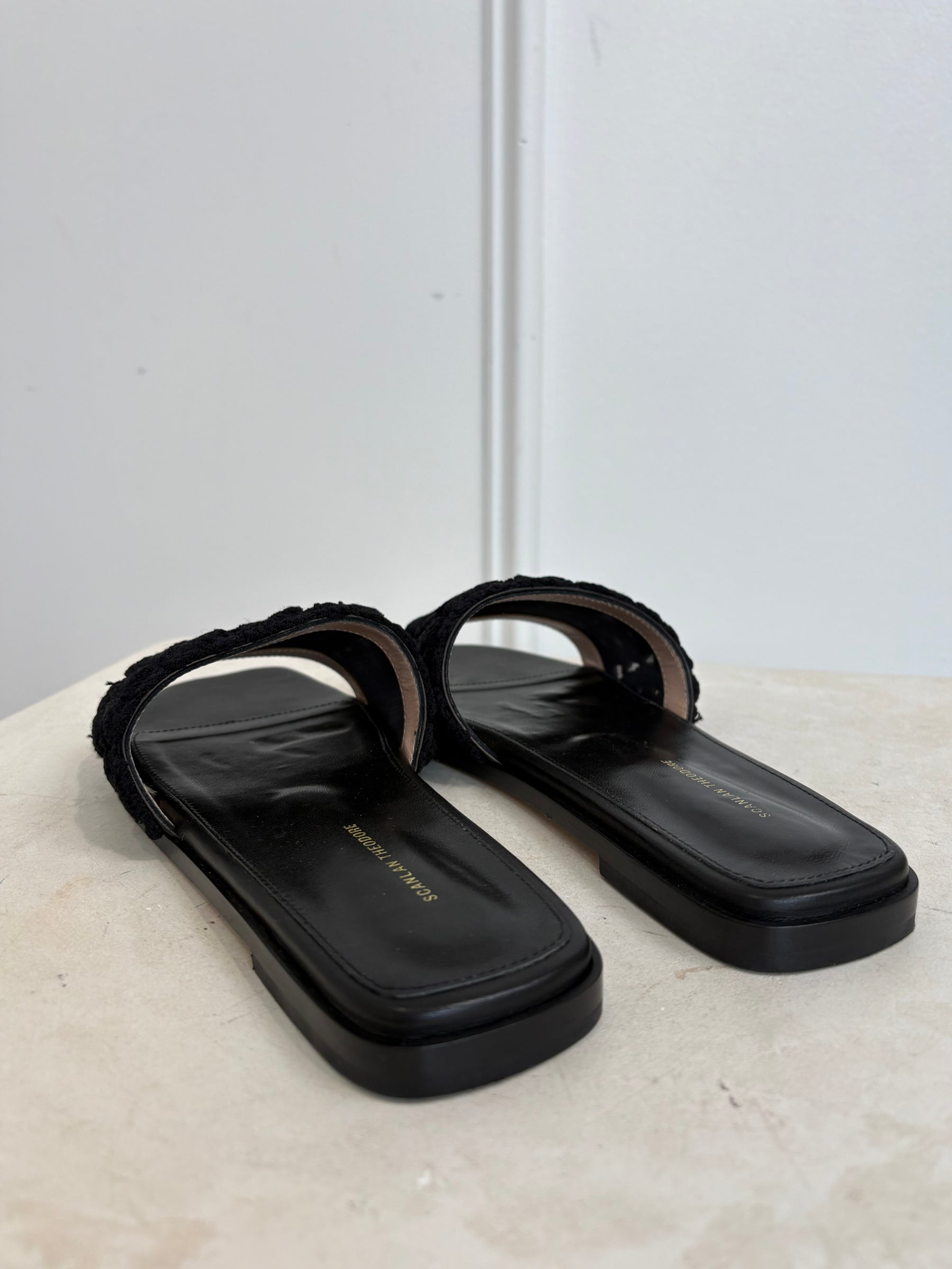 Scanlan Theodore Black Crochet Knit Slides, 38