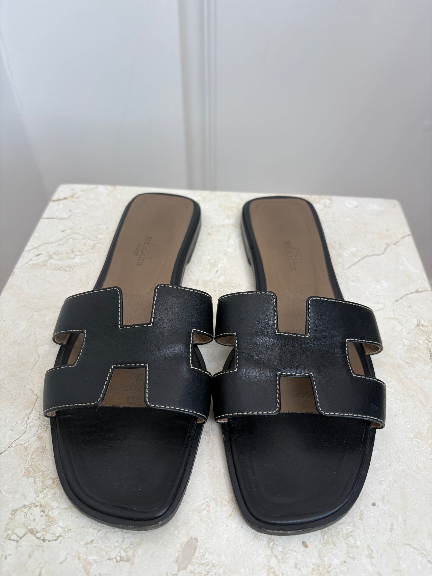 Hermès Black Leather Orans with White Top stitch, 38.5