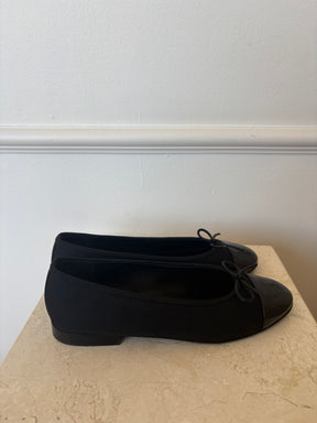 Chanel Black Leather and Canvas Ballet Flats, 38C