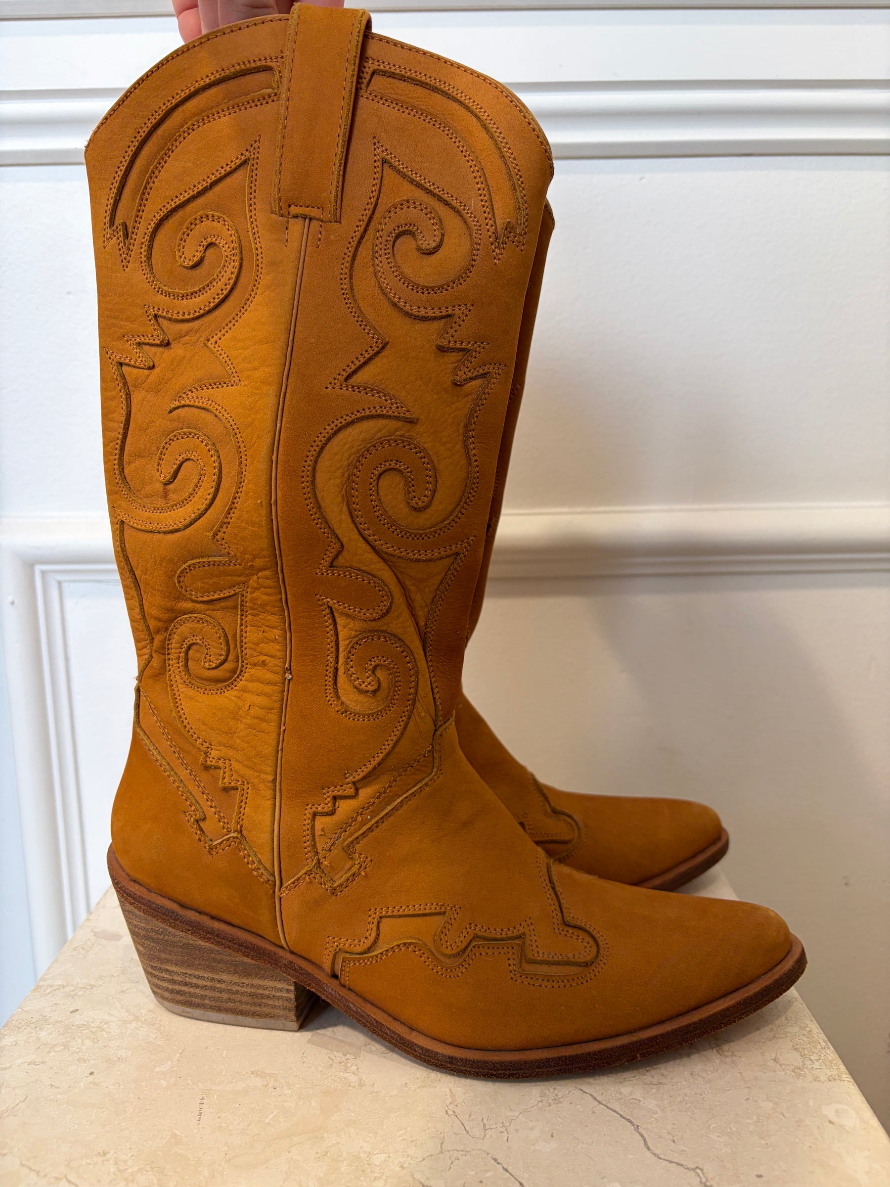 FLANNEL Tan Sued Cowboy Boots, 37