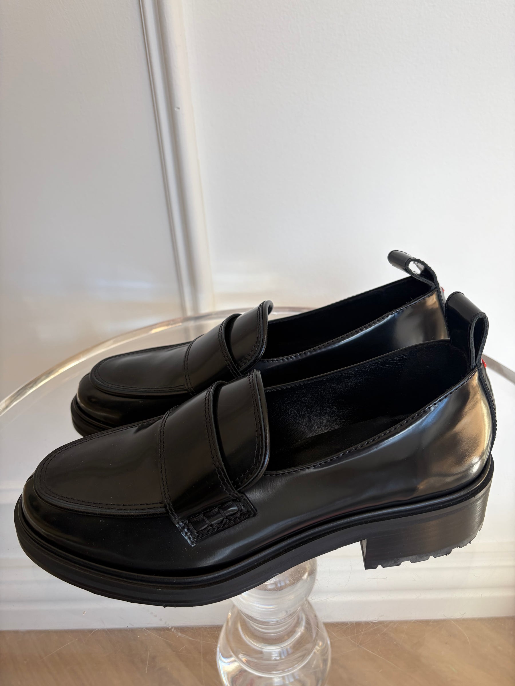 Aeyde Black Leather Chunky Loafers, 37