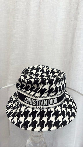 Dior D-Bobby Houndstooth Small Brim Bucket Hat Black And White, 58