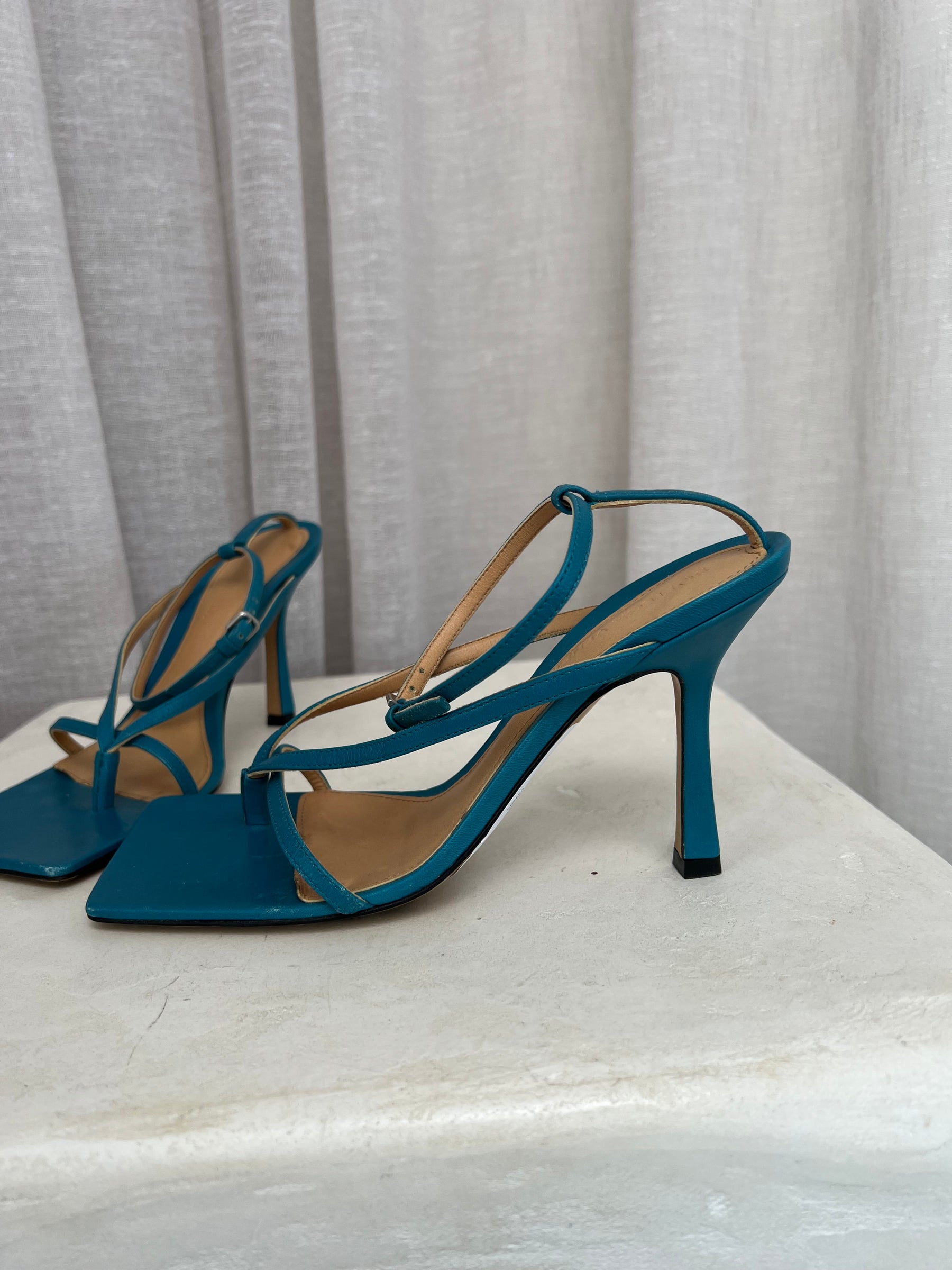 Bottega Veneta Teal Leather Strappy Stretch Sandal, 36.5