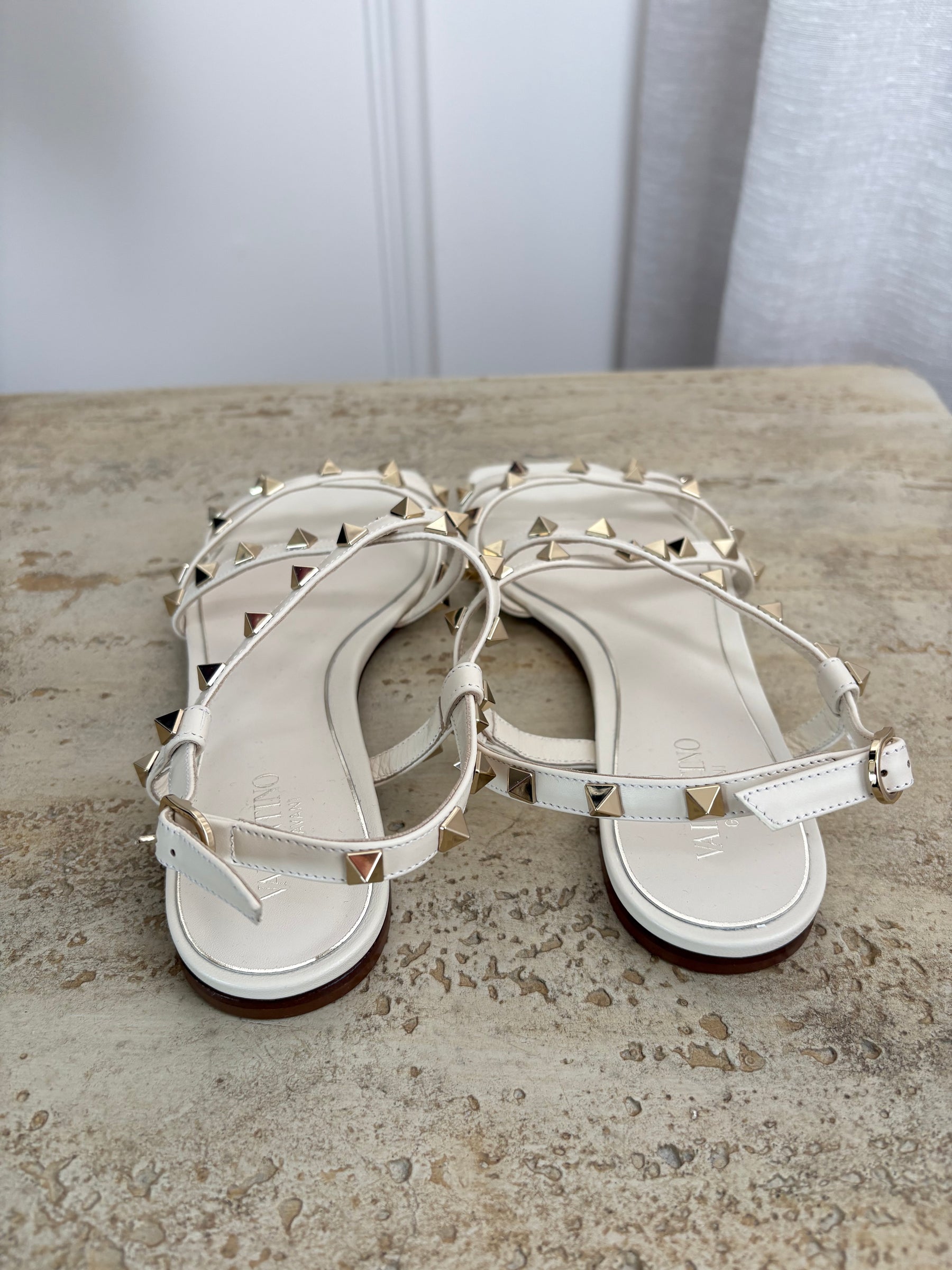 Valentino Garavani Rockstud Sandals In Light Ivory, 38.5