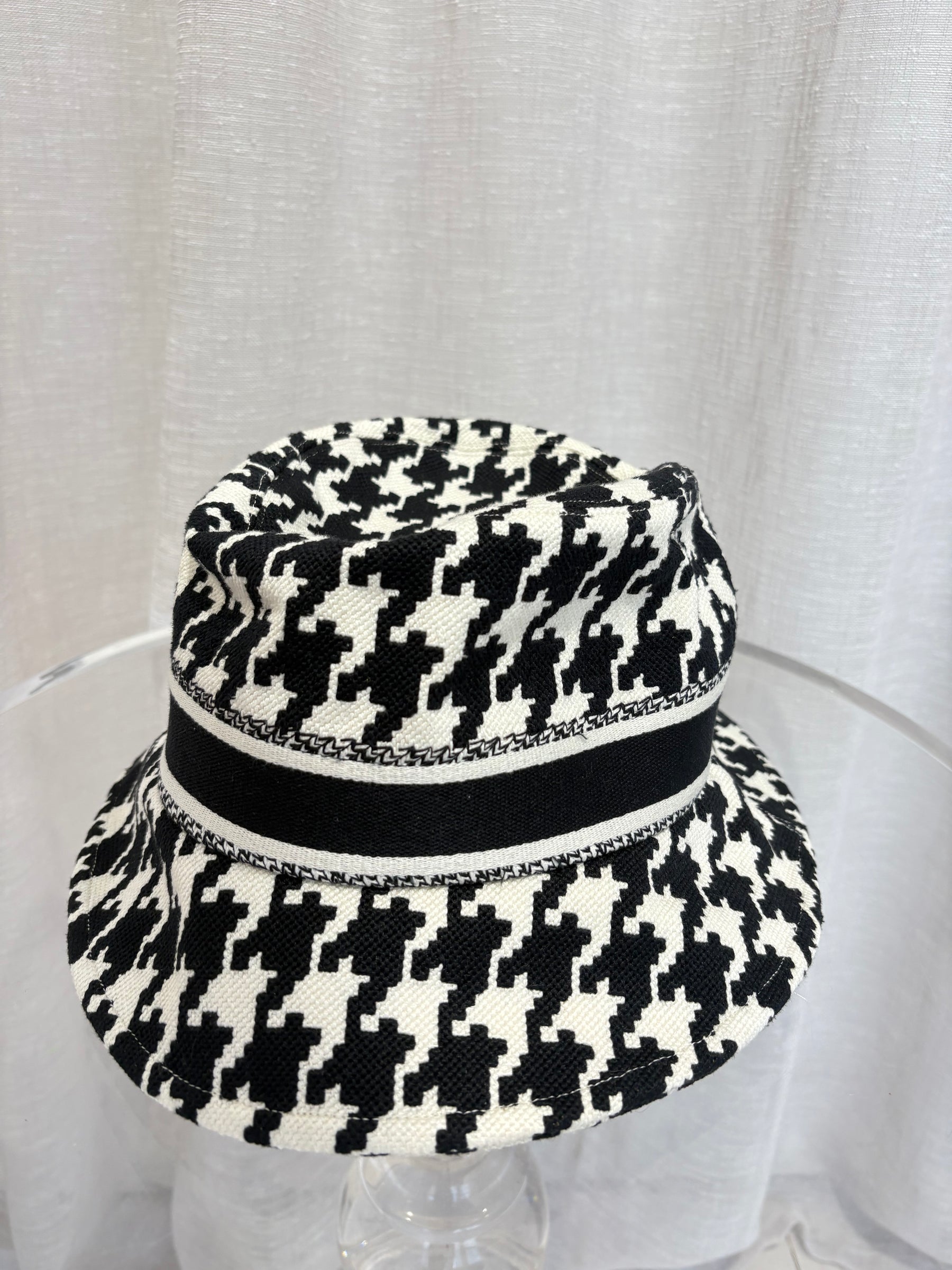 Dior D-Bobby Houndstooth Small Brim Bucket Hat Black And White, 58
