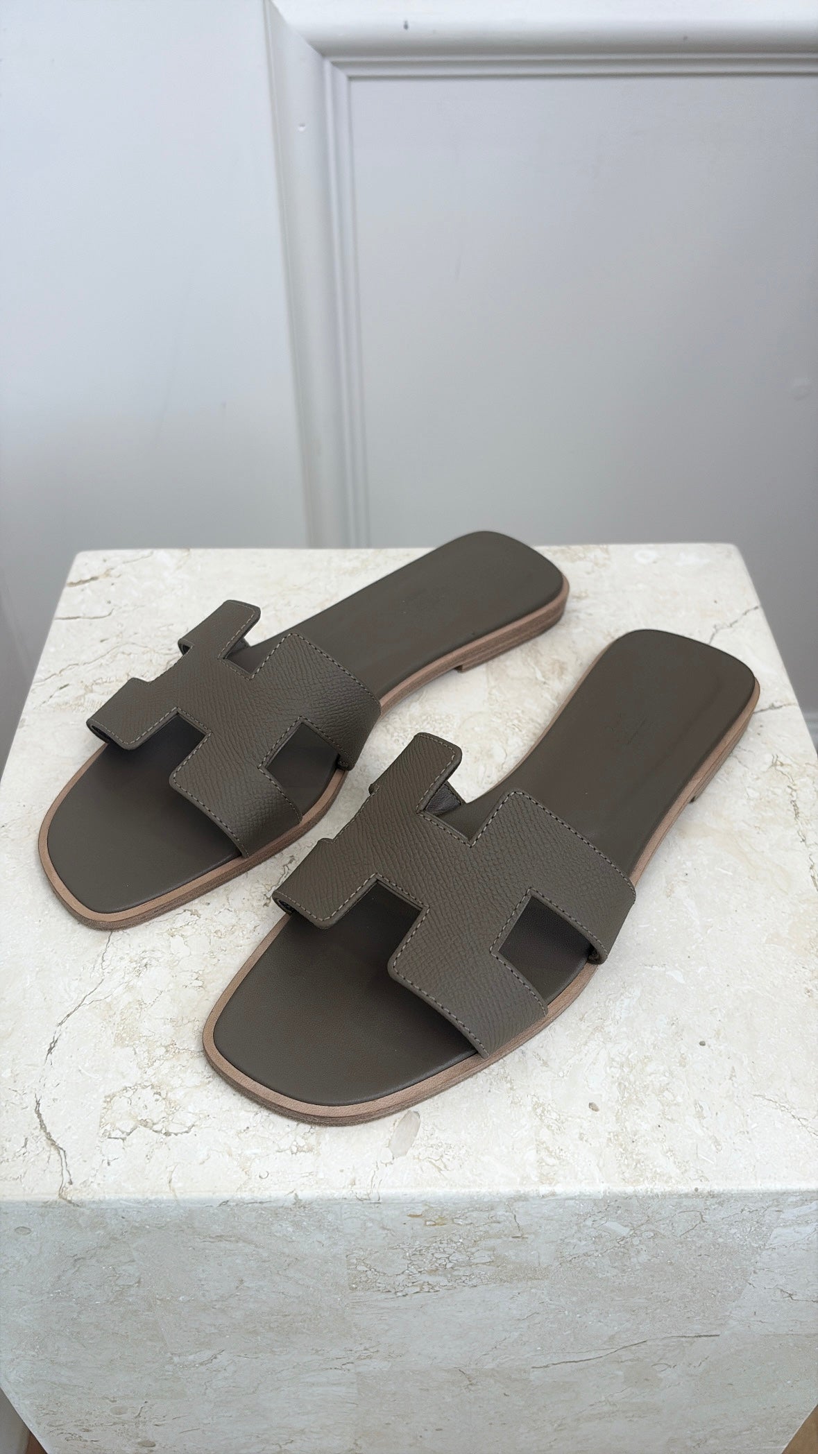 Hermès Etoupe Epsom Leather Oran Sandals, 38