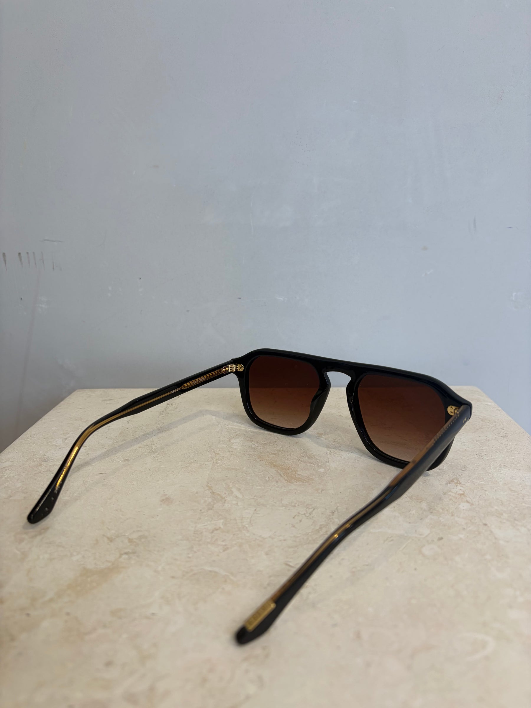 KREWE Black Pilot 'Zander' Sunglasses