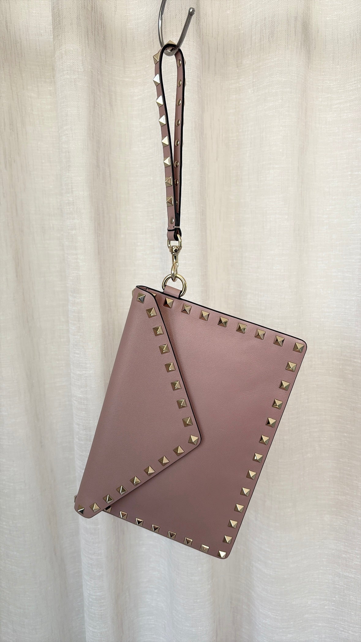 Valentino Garavani Beige Rockstud Envelope Wristlet