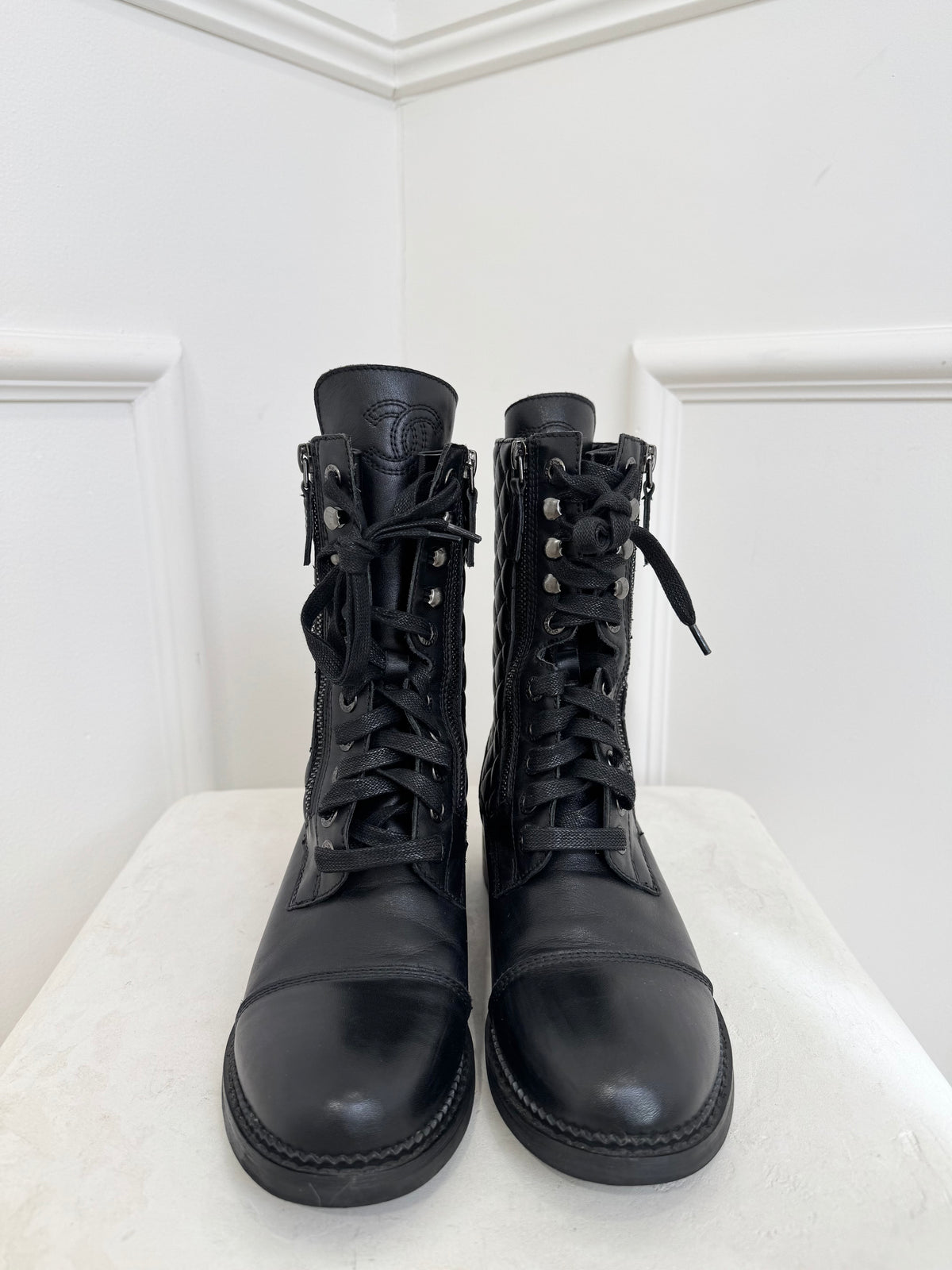 Chanel Black Leather Quilted Ankle Boots - COUNTERFEIT, 39 C