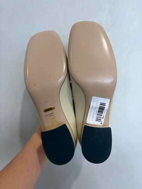 Gucci Cream Chain Detail Loafer Pump, 38