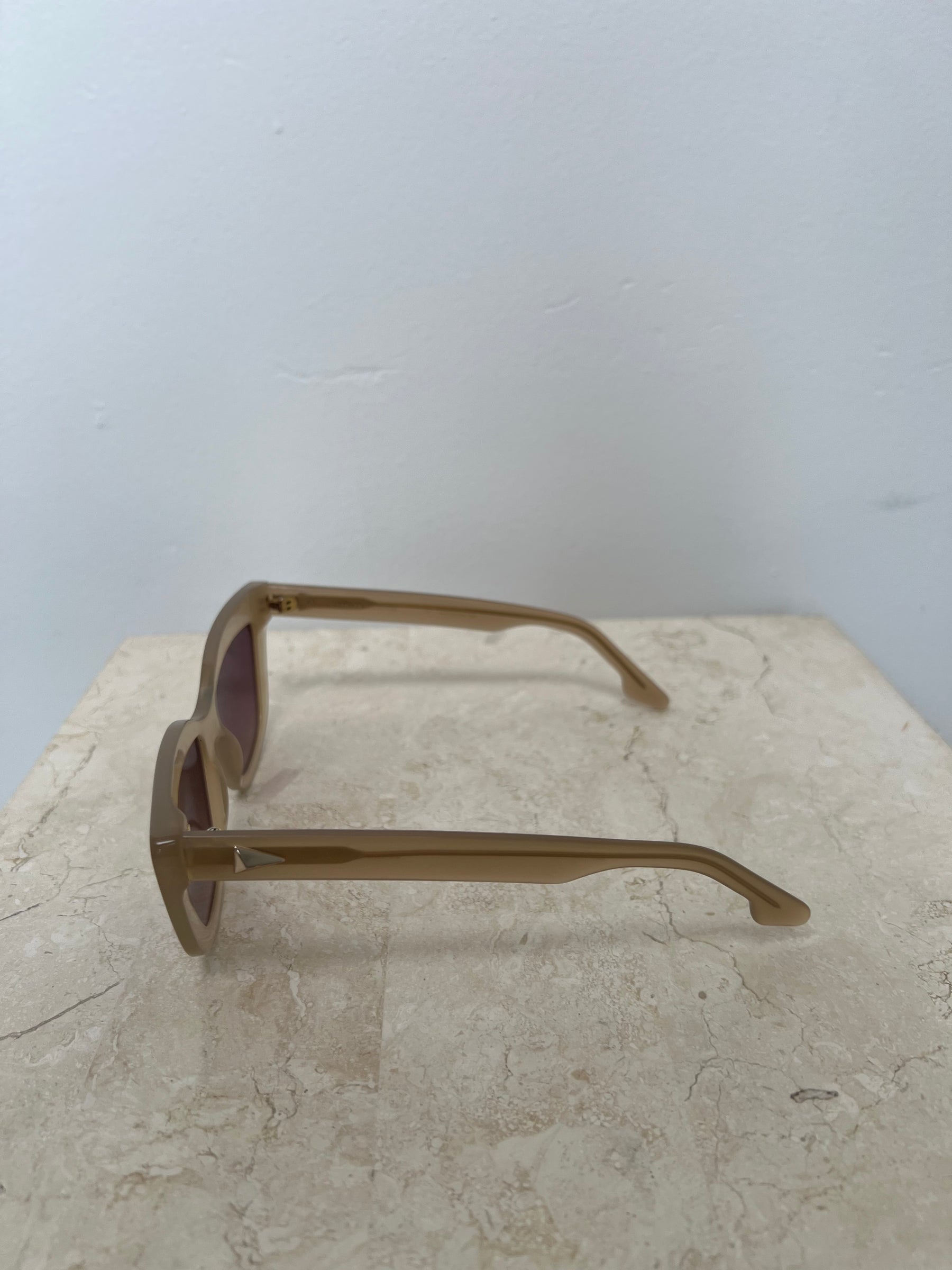 Scanlan Theodore Soft Cat Eye Sunglasses In Milky Nude