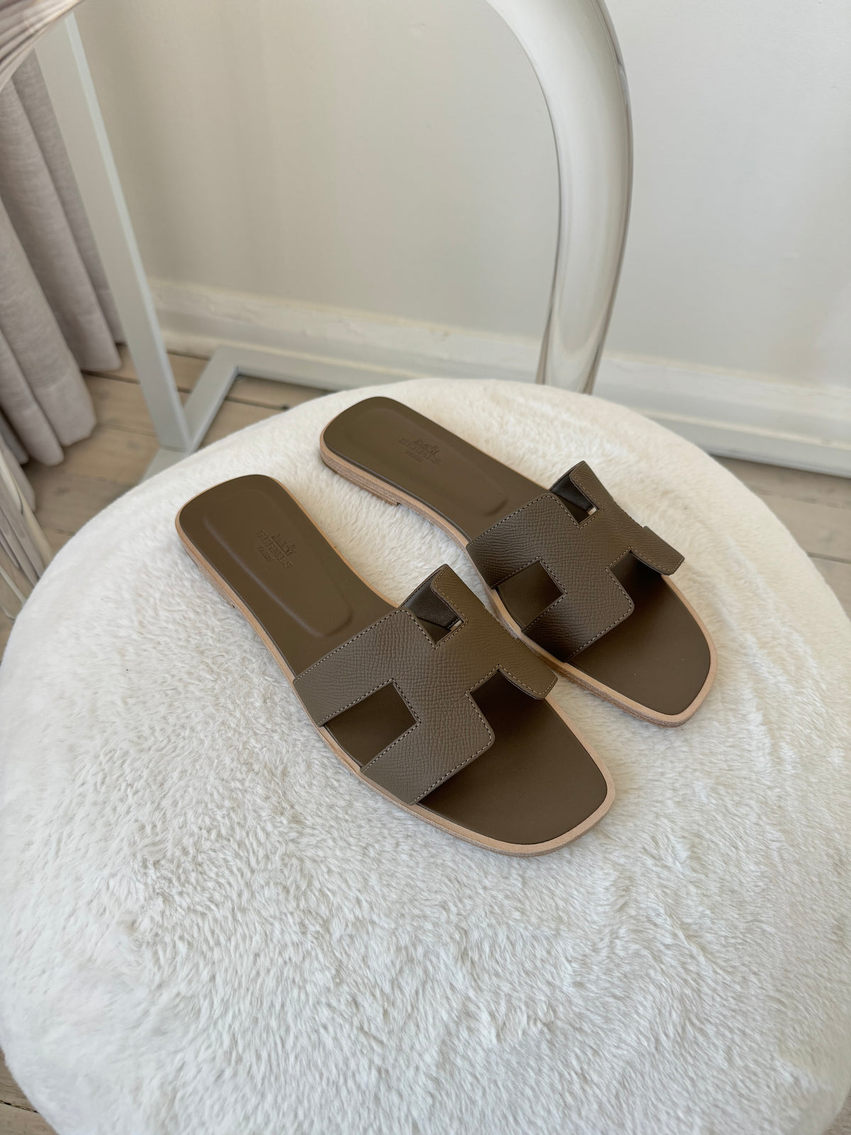 Hermès Etoupe Epsom Leather Oran Sandals, 40.5