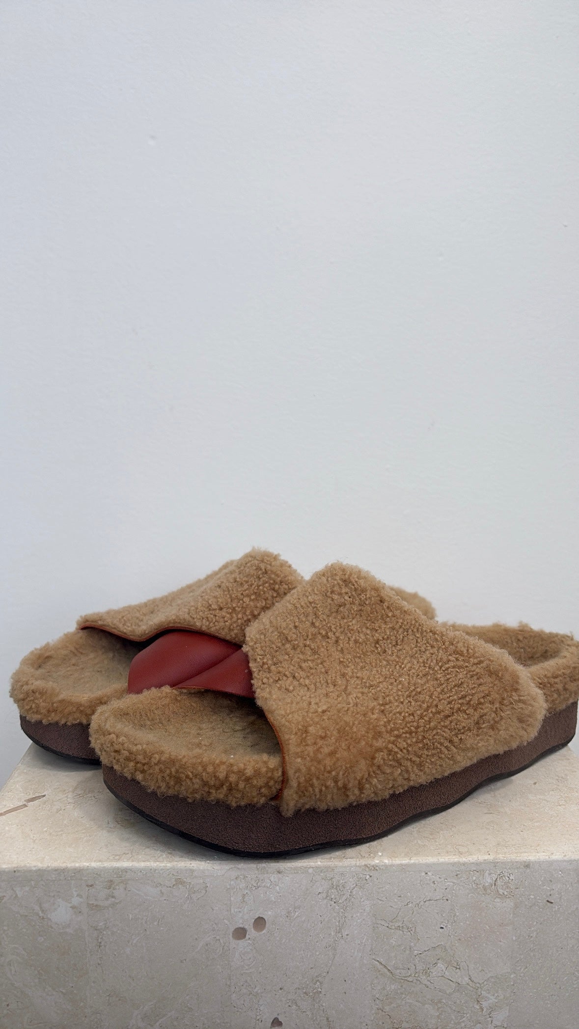 Chloe Wavy Shearling Slide Sandals In Tan, 40