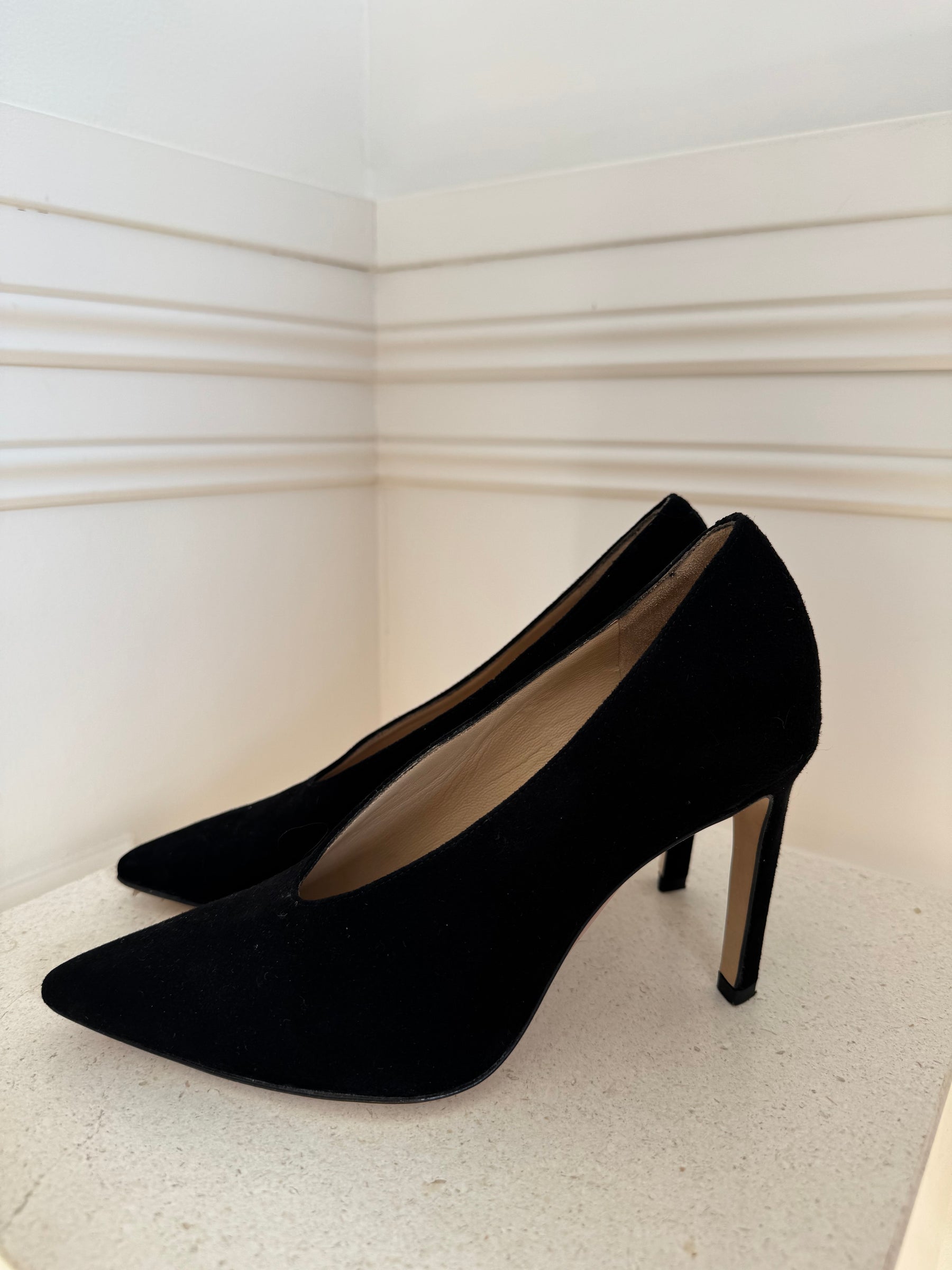 Sandro Black Suede Pointed Pumps, 36