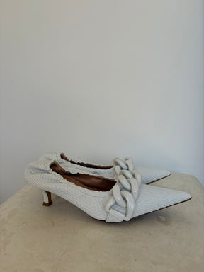 Scanlan Theodore White Textured Stretch Pump, 36