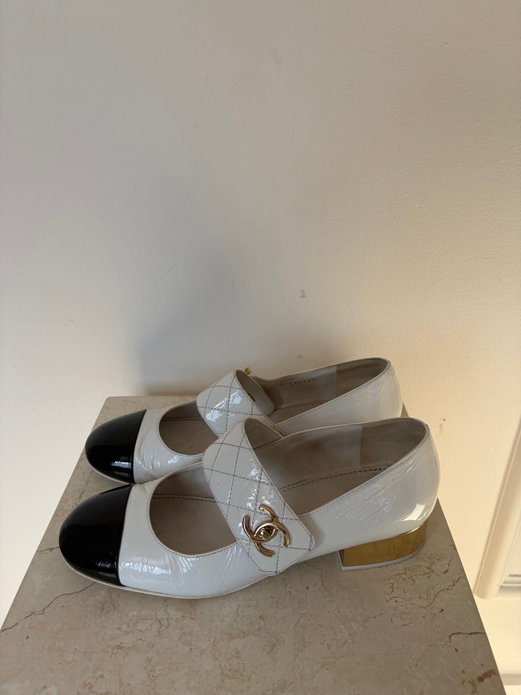 Chanel White and Black Patent Heeled Mary Jane, 39.5 C