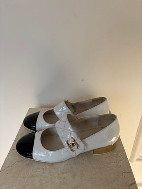 Chanel White and Black Patent Heeled Mary Jane, 39.5 C