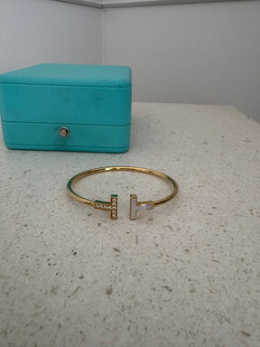 Tiffany & Co. Wire Bracelet in Yellow Gold with Mother-of-pearl and Diamonds, XS