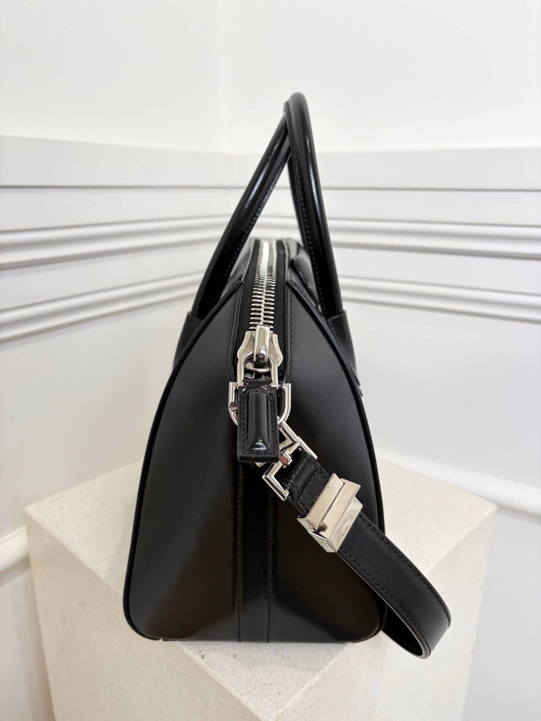 Black Shiny Leather Small Antigona Bag