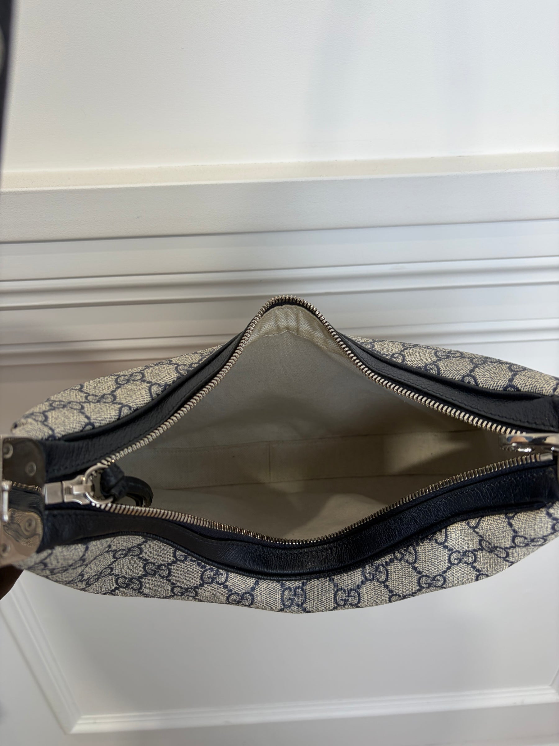 Gucci GG Supreme Canvas Attache Bag Beige / Blue Medium
