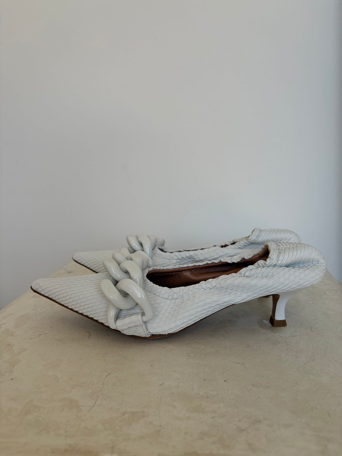 Scanlan Theodore White Textured Stretch Pump, 36