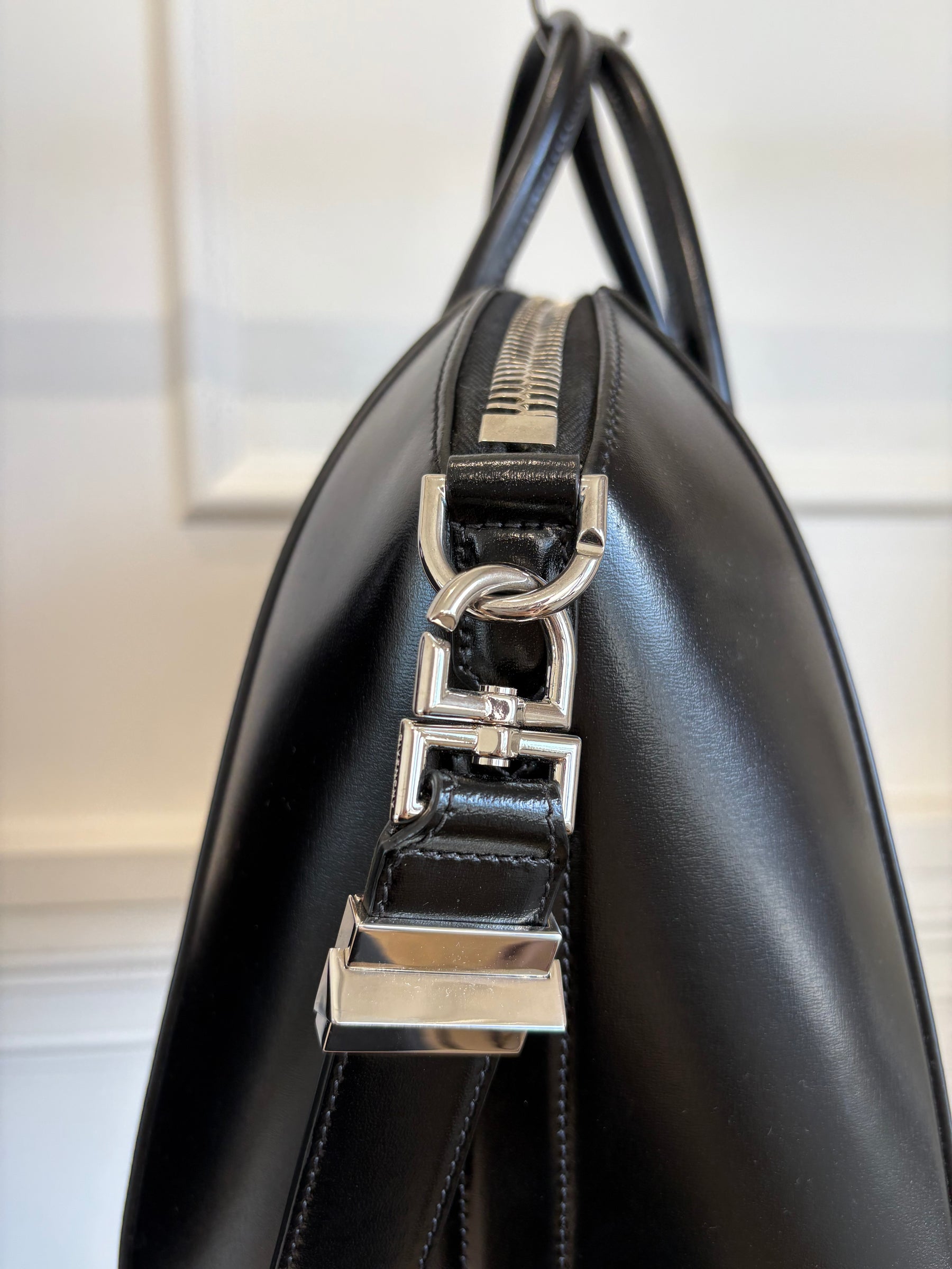 Givenchy Large Antigona Black