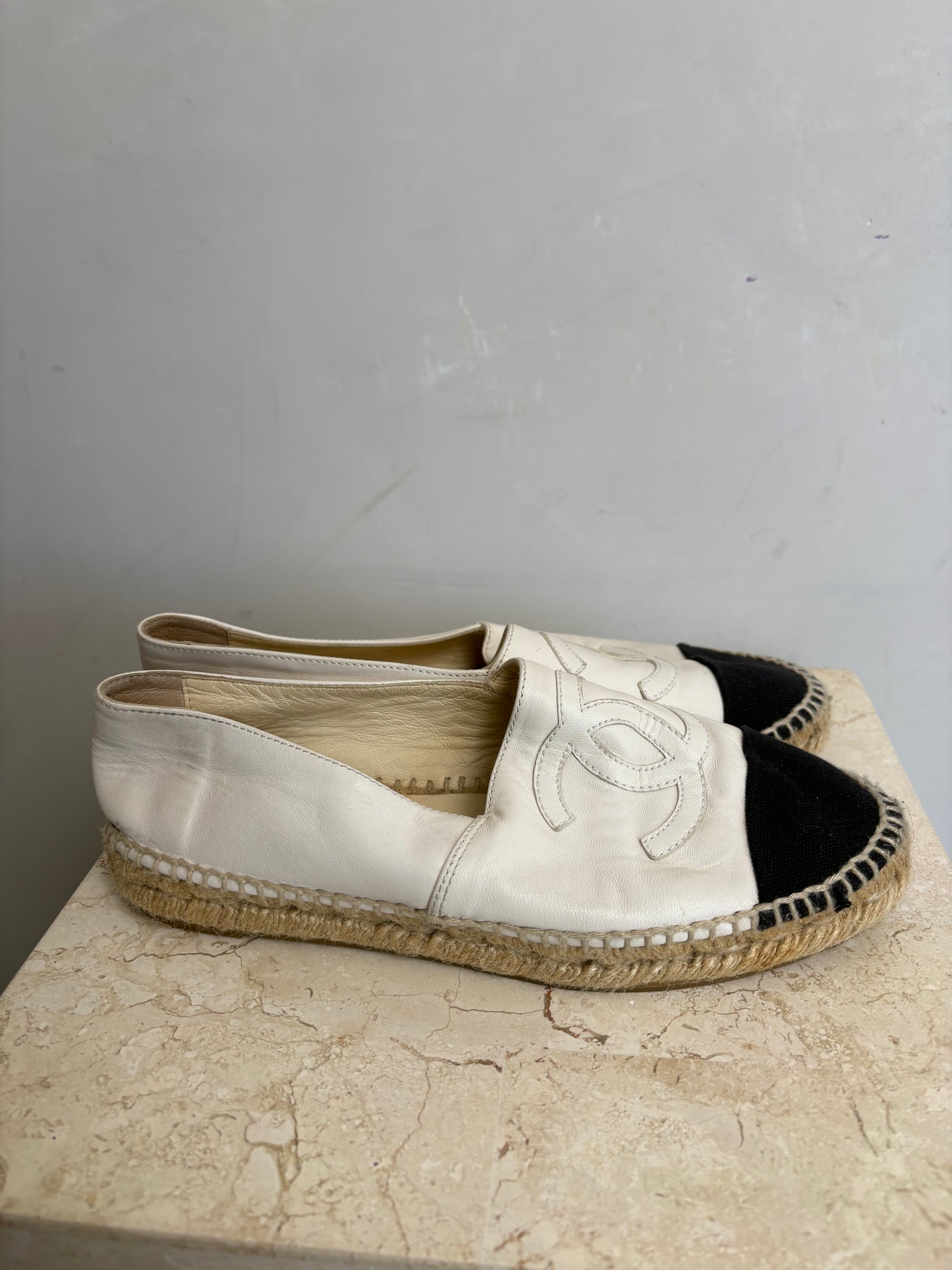 Chanel CC Logo Espadrilles White Black, 38