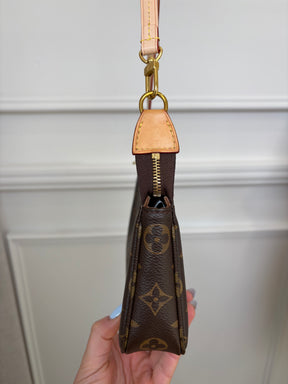 Louis Vuitton Monogram Pochette