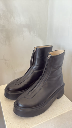 The Row Black Leather Zipped Bootie, 38