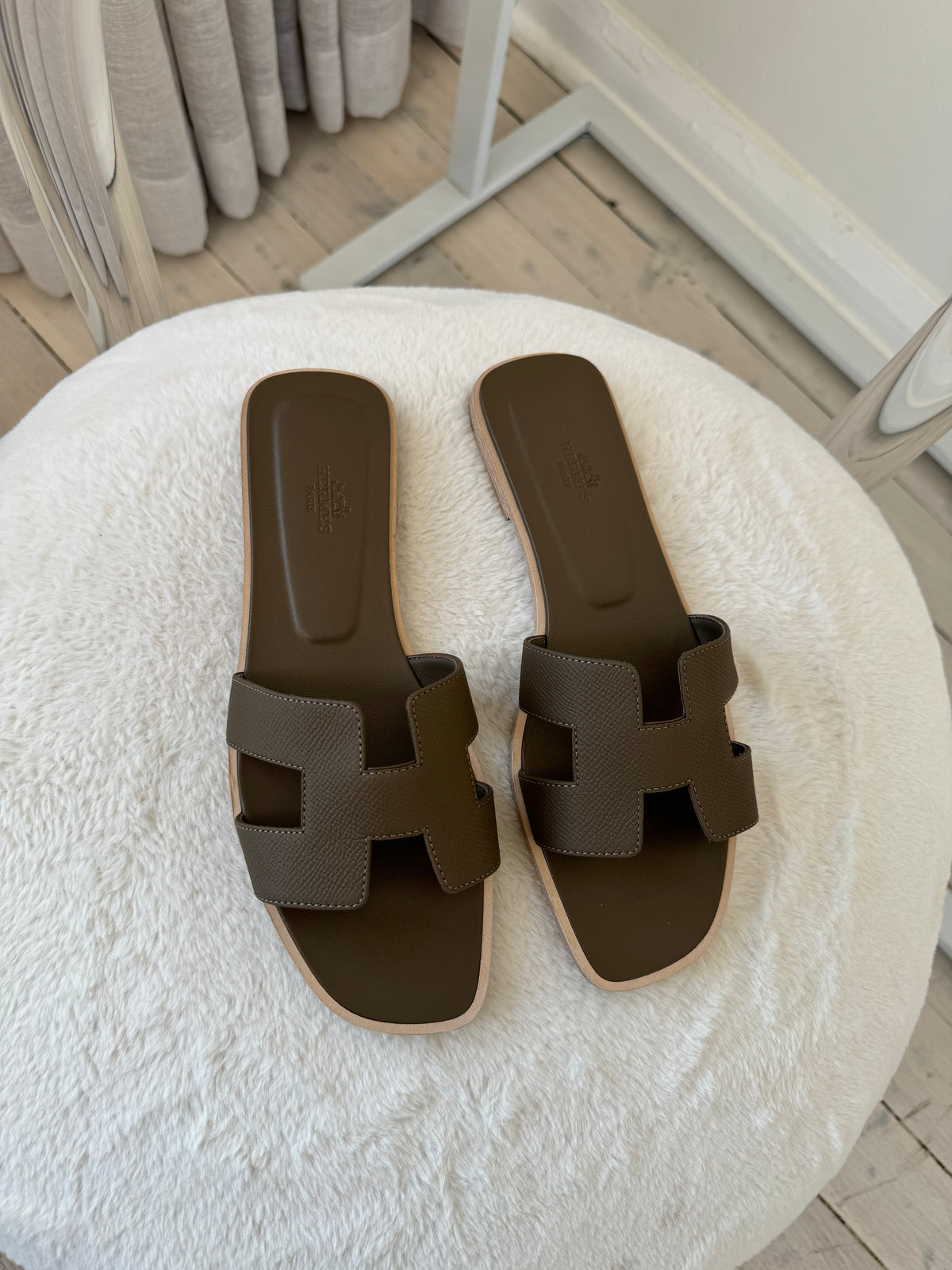 Hermès Etoupe Epsom Leather Oran Sandals, 40.5